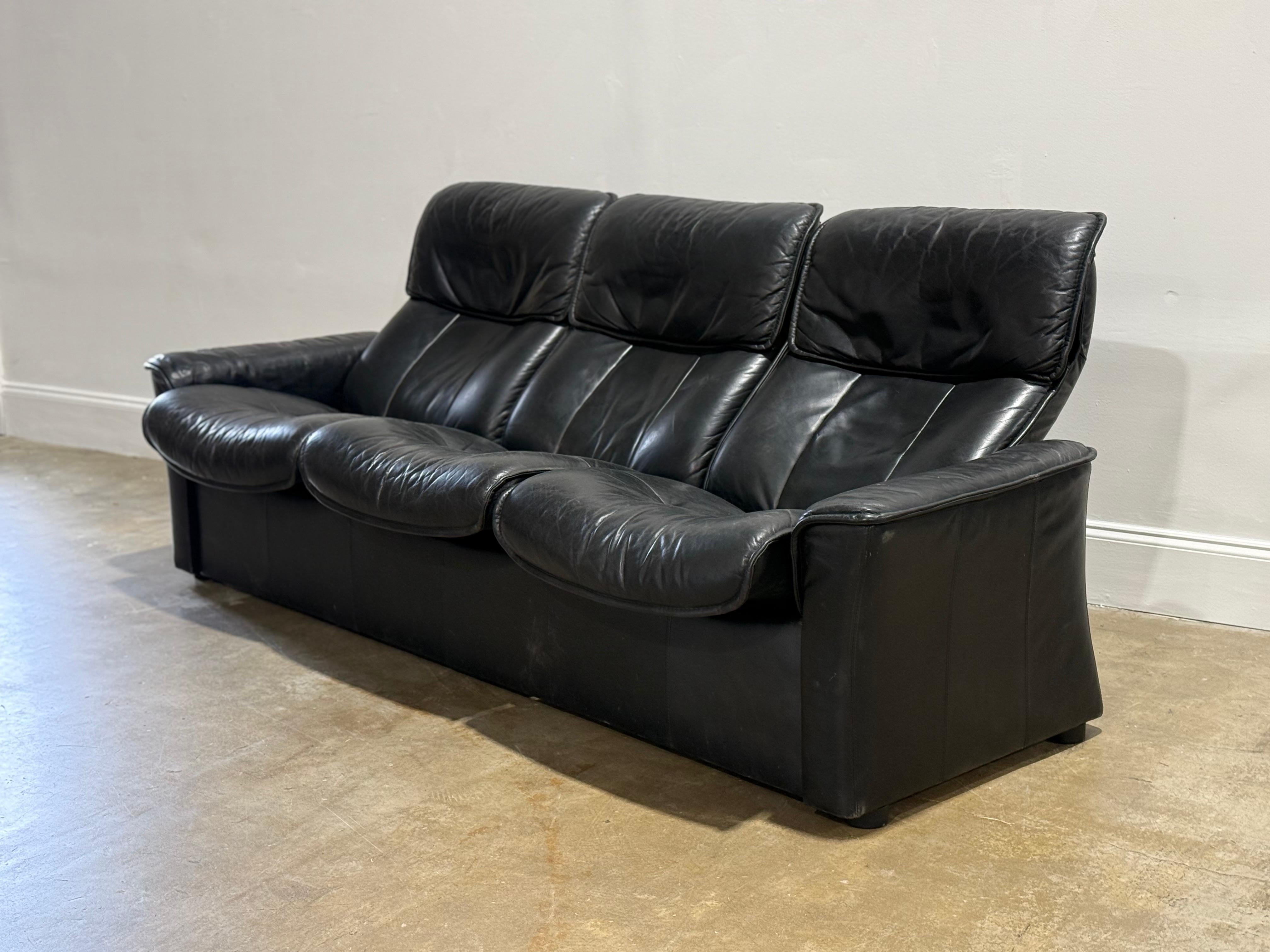 Canapé vintage Ekorness inclinable en cuir noir - Canapé Scandinave Midcentury en vente 1