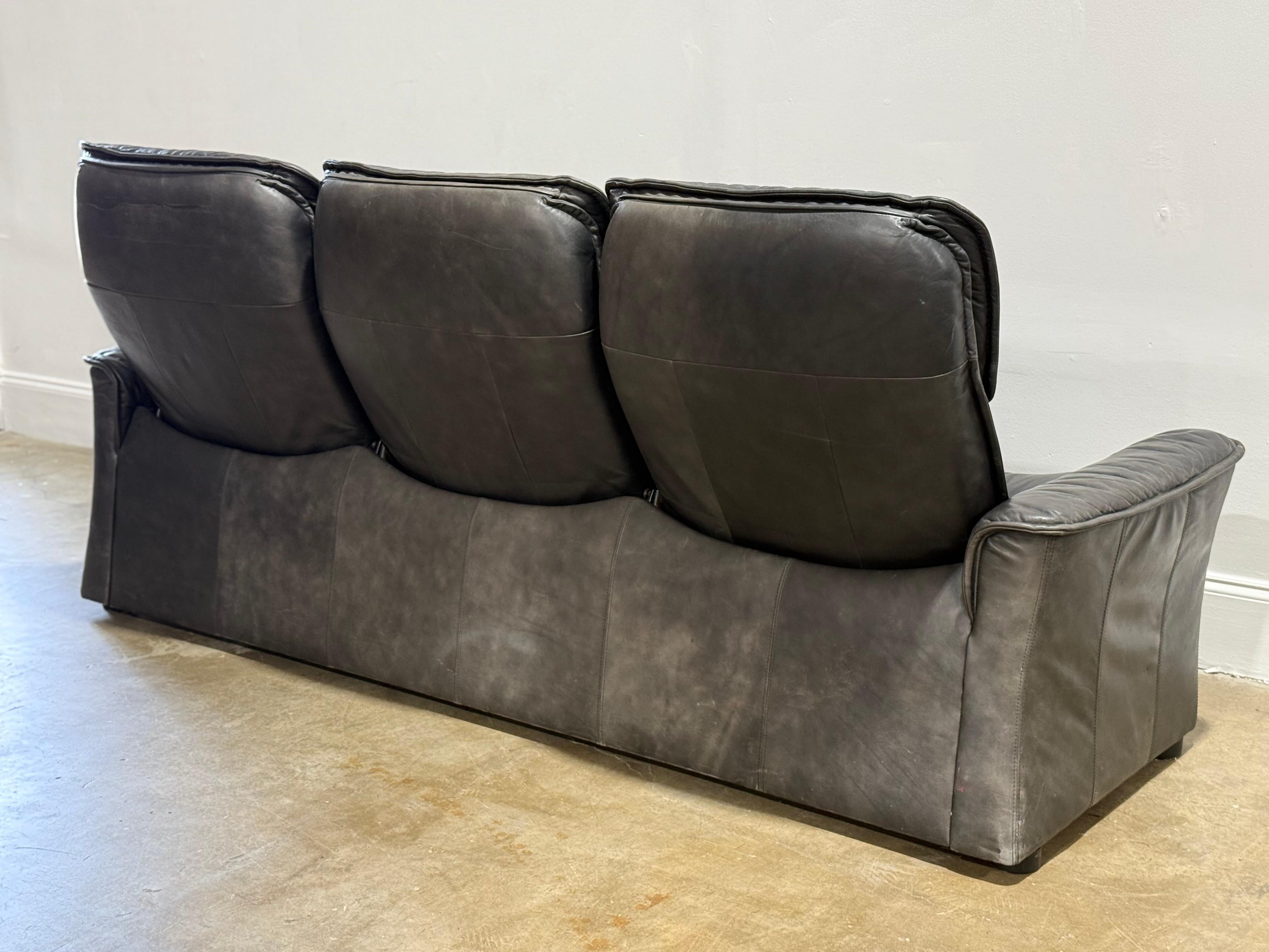 Canapé vintage Ekorness inclinable en cuir noir - Canapé Scandinave Midcentury en vente 2