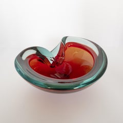 Cendrier vintage en verre de Murano élaboré en verre bleu et rouge, style Flavio Poli