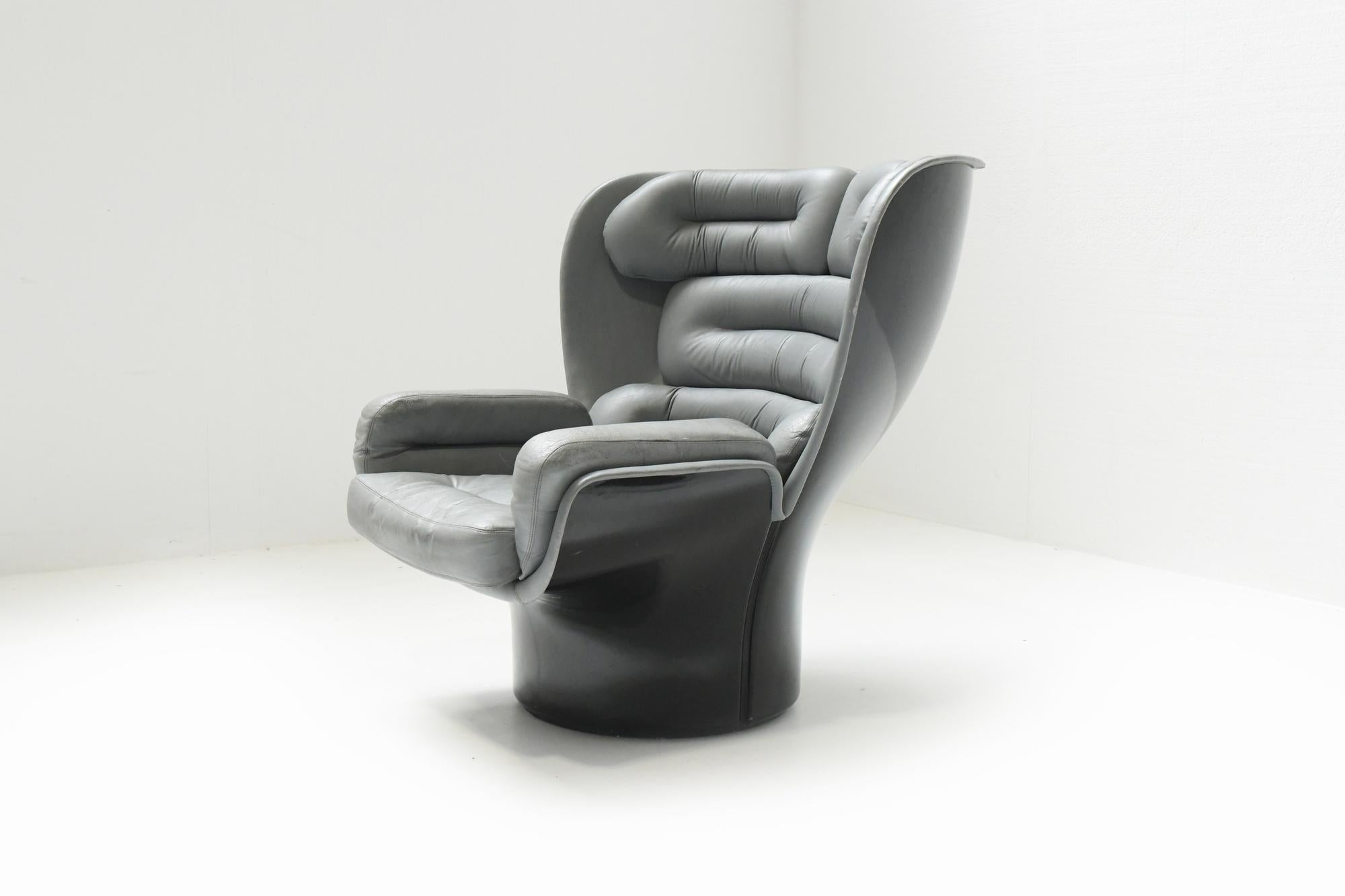 Stilvolle Farbkombination bei diesem Vintage-Stuhl von Elda.
Noch 100% original.

Tolles patiniertes graues Leder mit schwarzer Glasfaserschale.

Diese kultige  Der Sessel 