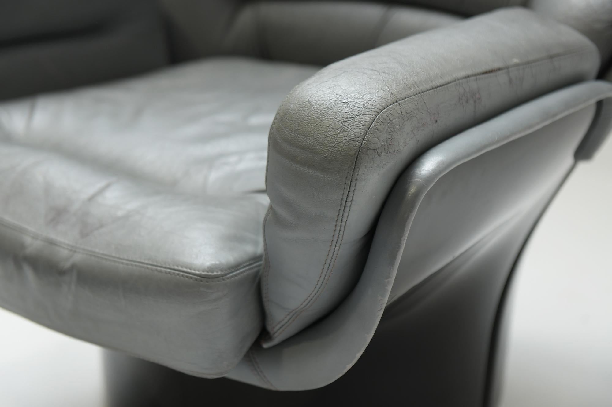 20th Century Vintage Elda Chair in Grey Leather and Black Shell by Joe Colombo, Italy For Sale