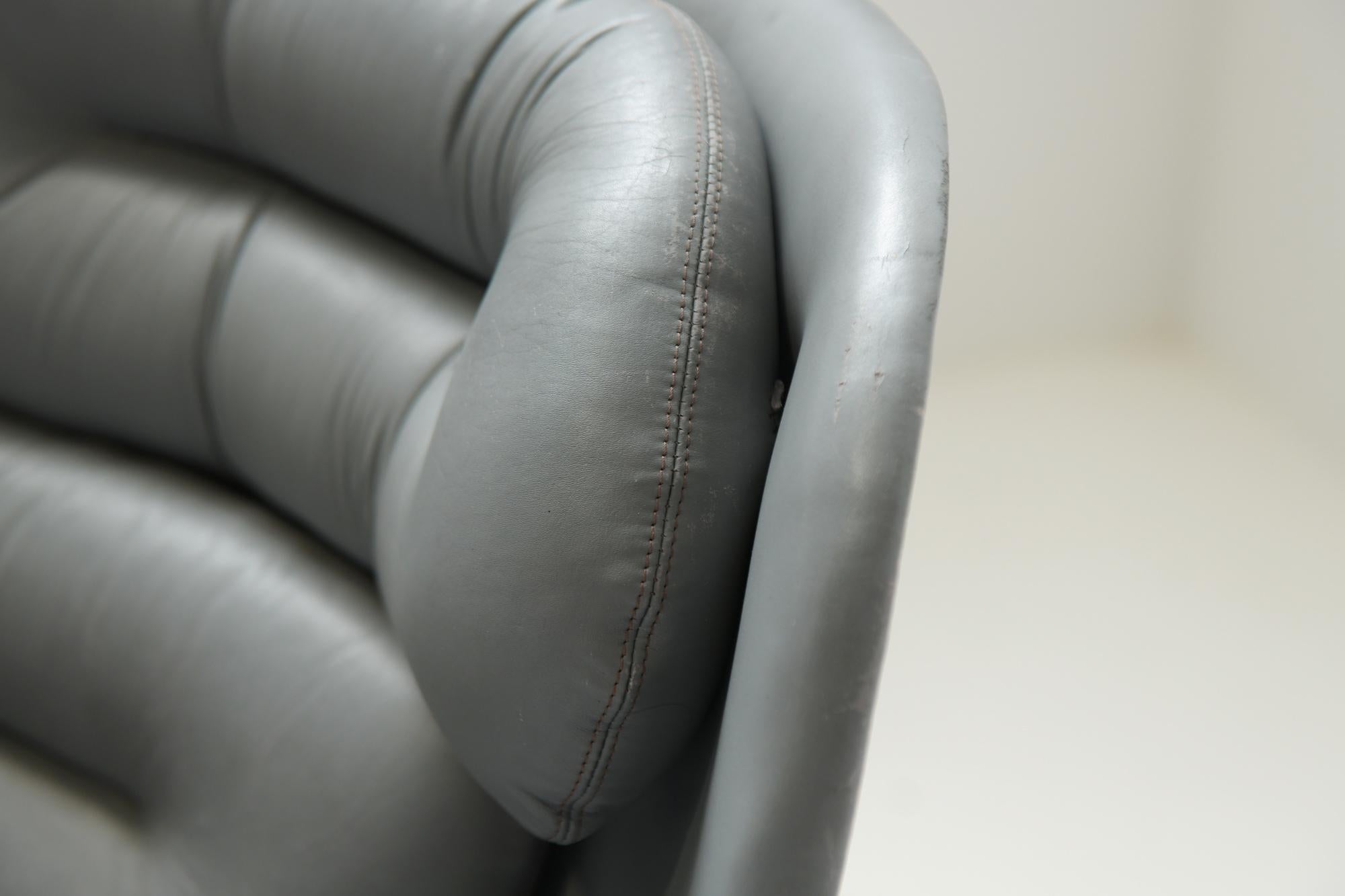 Vintage Elda Chair in Grey Leather and Black Shell by Joe Colombo, Italy For Sale 2