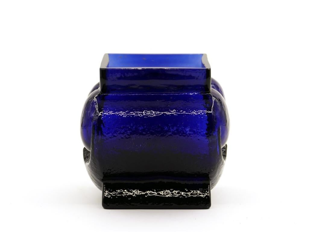 Electric Blue Glass Vase aus elektrischem Glas, Glaskunst Skruf, 1970er Jahre (Schwedisch) im Angebot