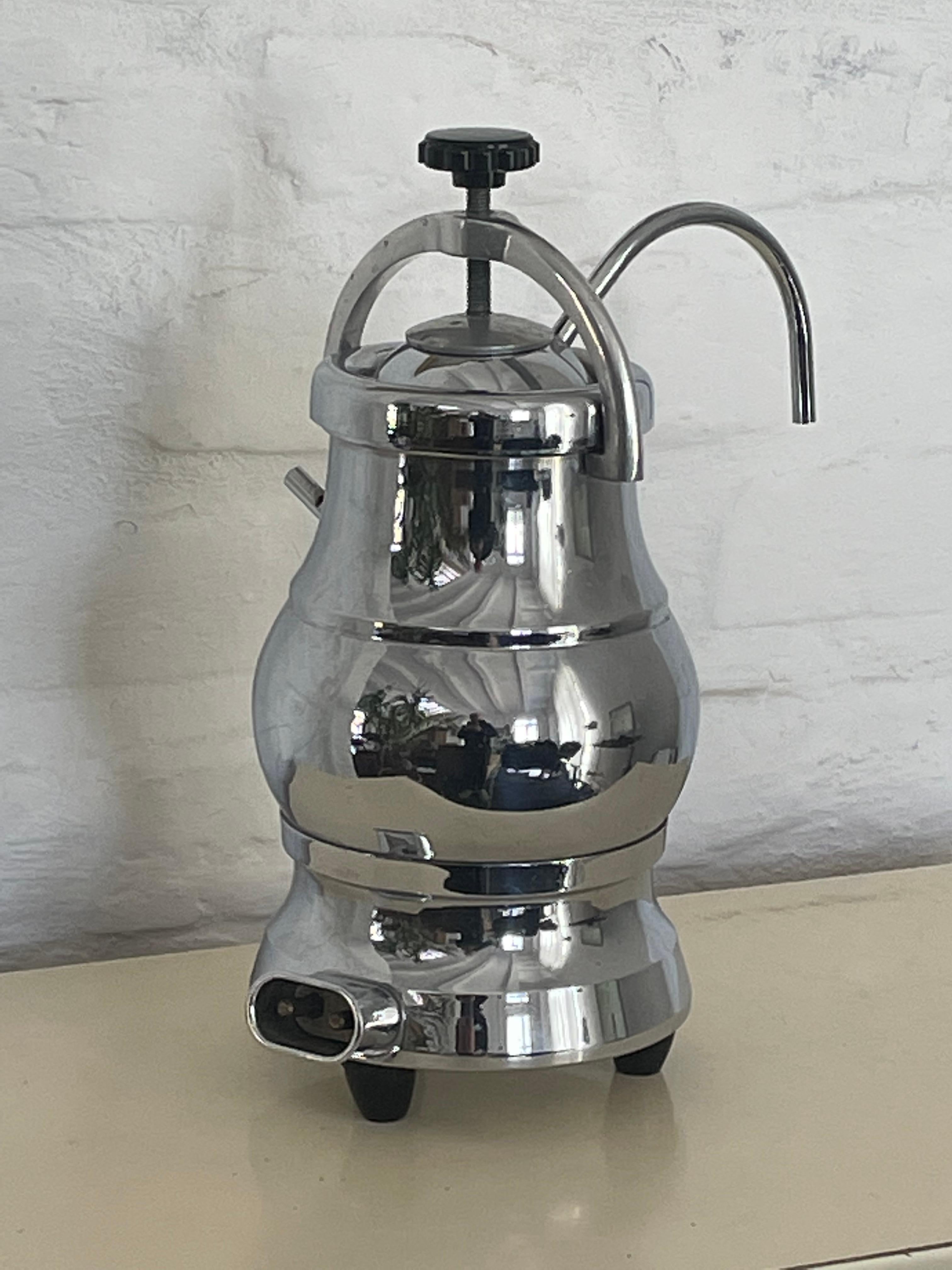 Unique and special electric coffee maker with steam pressure mechanism from the Bavaria brand Munich Germany from the first half of the 20th century.
 Chromed steel, Alu and Bakelite The water tank can be reached by unscrewing the upper knob. The