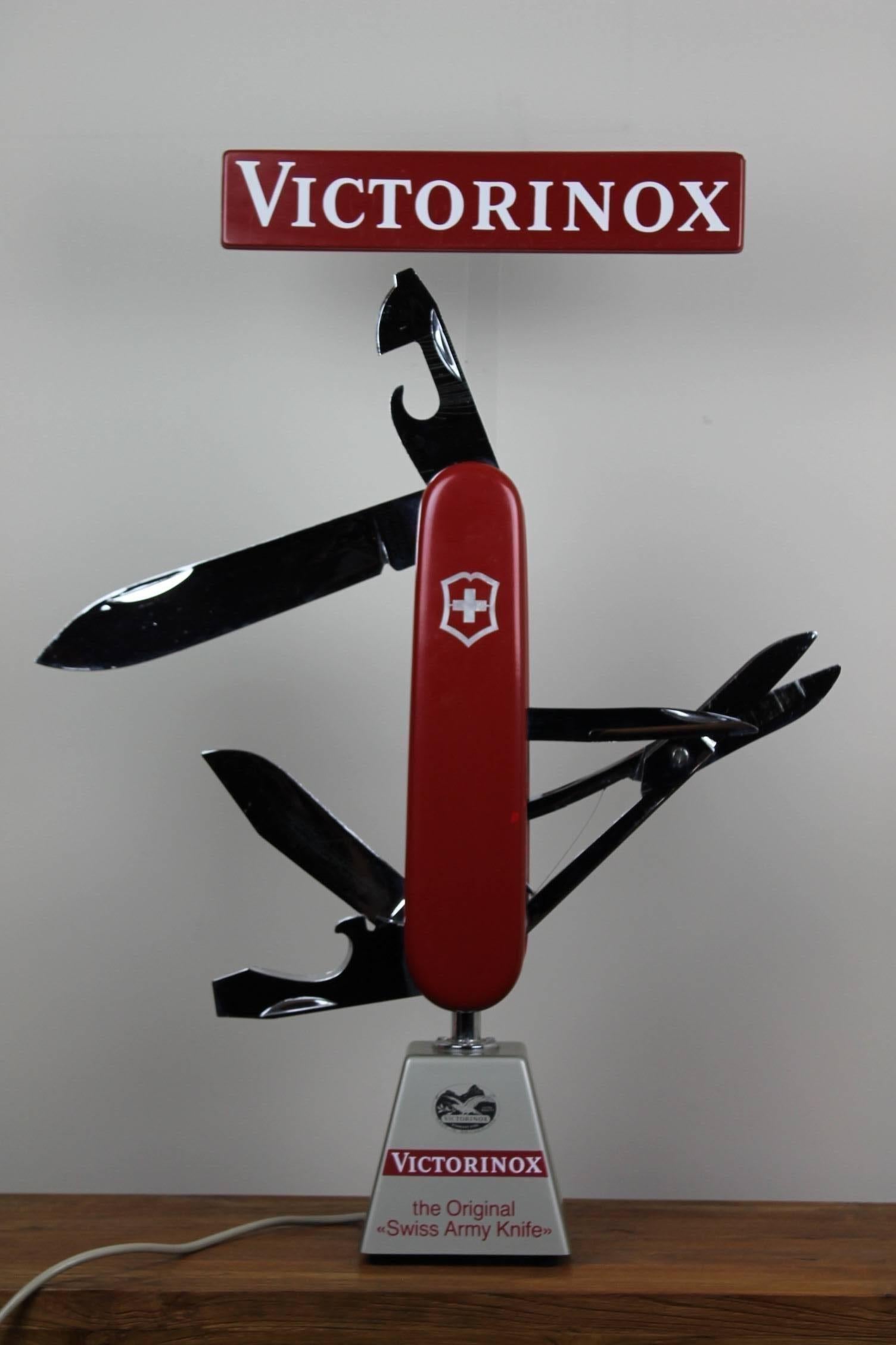 Expositor Eléctrico Vintage Navajas de Bolsillo Victorinox Suiza en Excelente Estado en Retie, BE