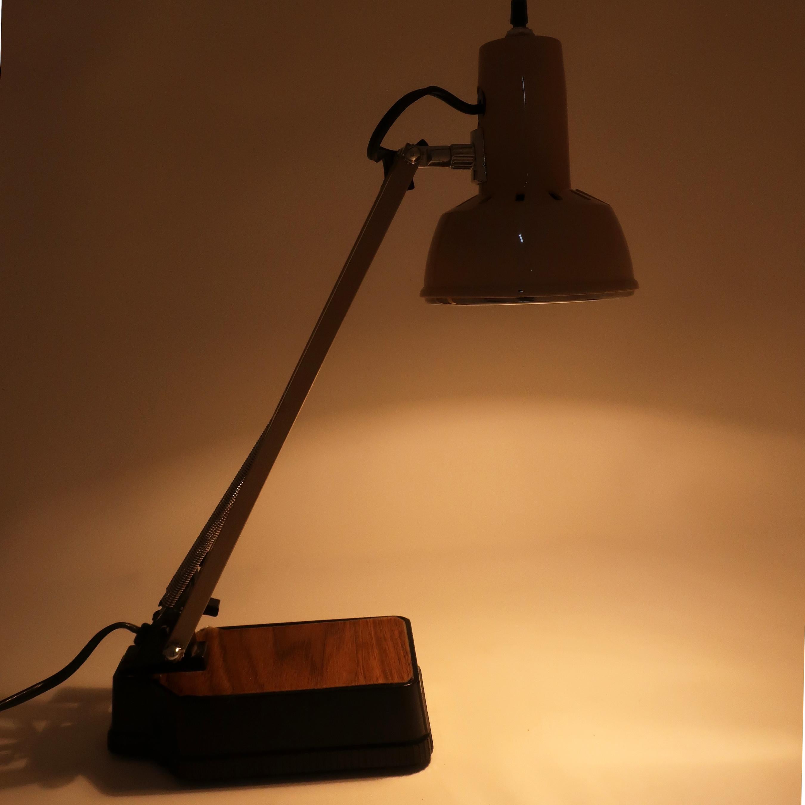 Vintage Electrix Tan Adjustable Desk Lamp 1
