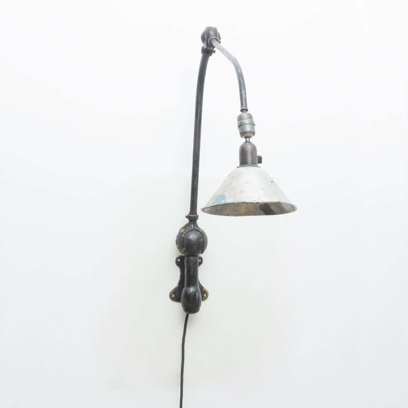 Vintage Elegance: Schwedische Wandlampe aus den 1930er Jahren von Johan Petter Johansson im Angebot 5