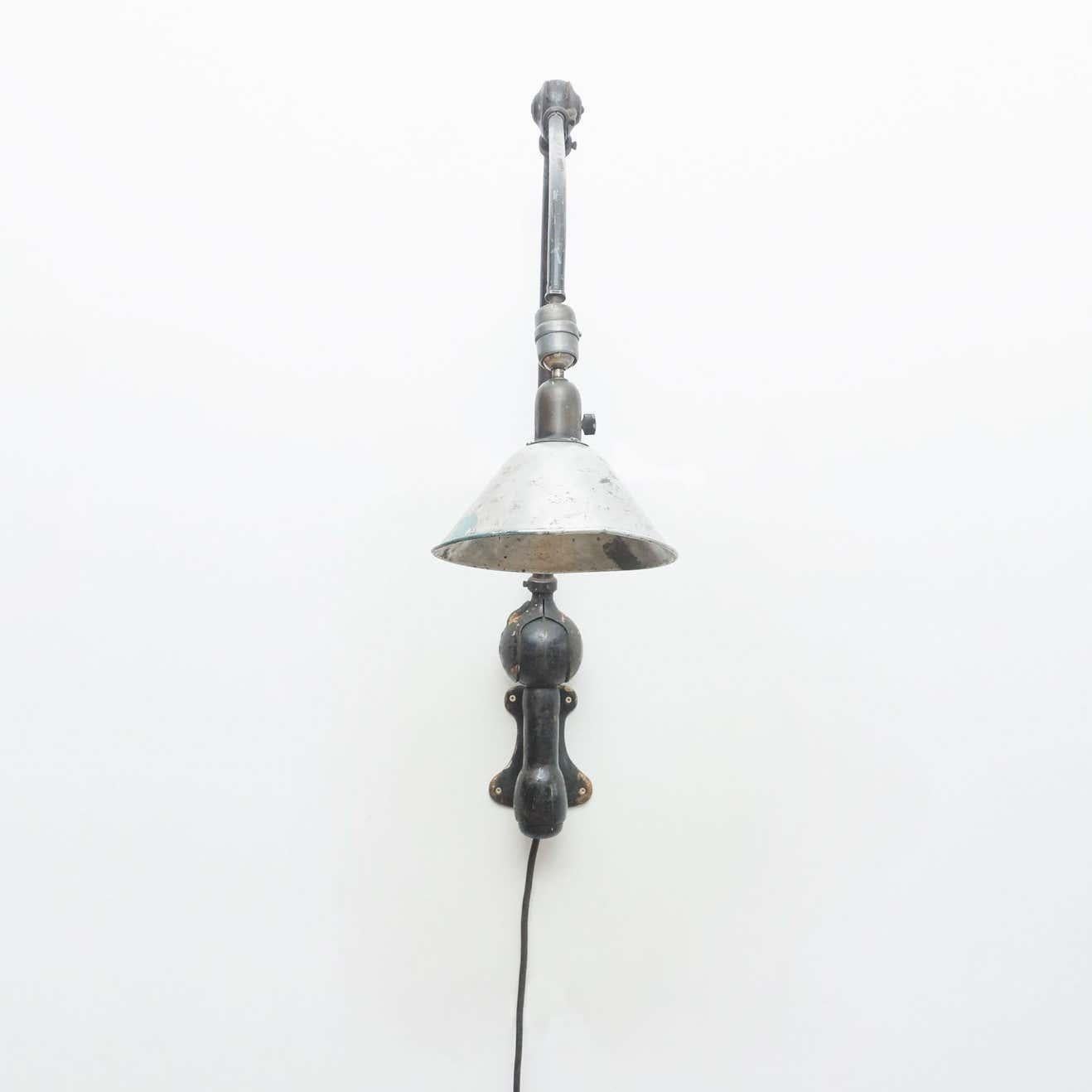 Vintage Elegance: 1930s Swedish Wall Lamp by Johan Petter Johansson In Good Condition For Sale In Barcelona, Barcelona