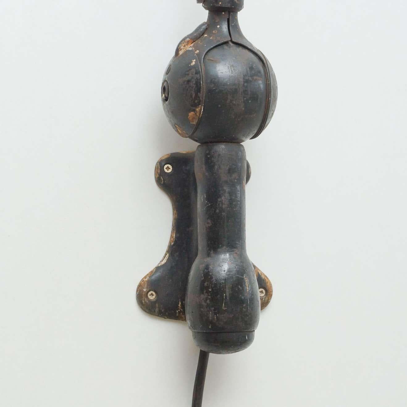 Vintage Elegance: Schwedische Wandlampe aus den 1930er Jahren von Johan Petter Johansson im Angebot 2