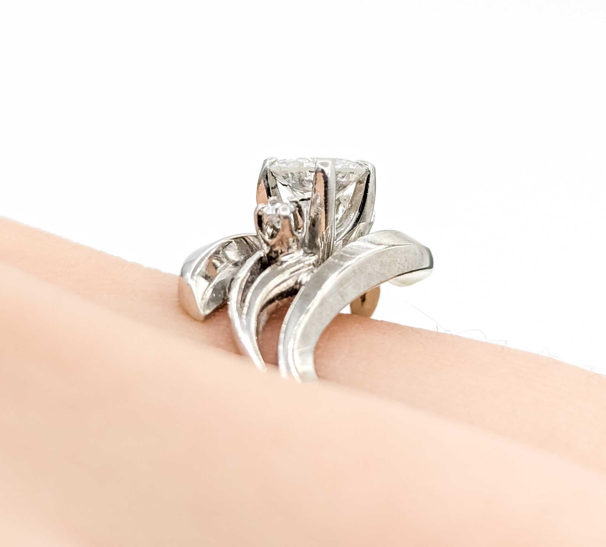 Anillo de Compromiso de Diamantes Elegancia Vintage en Oro Blanco de 14k Corte redondo en venta