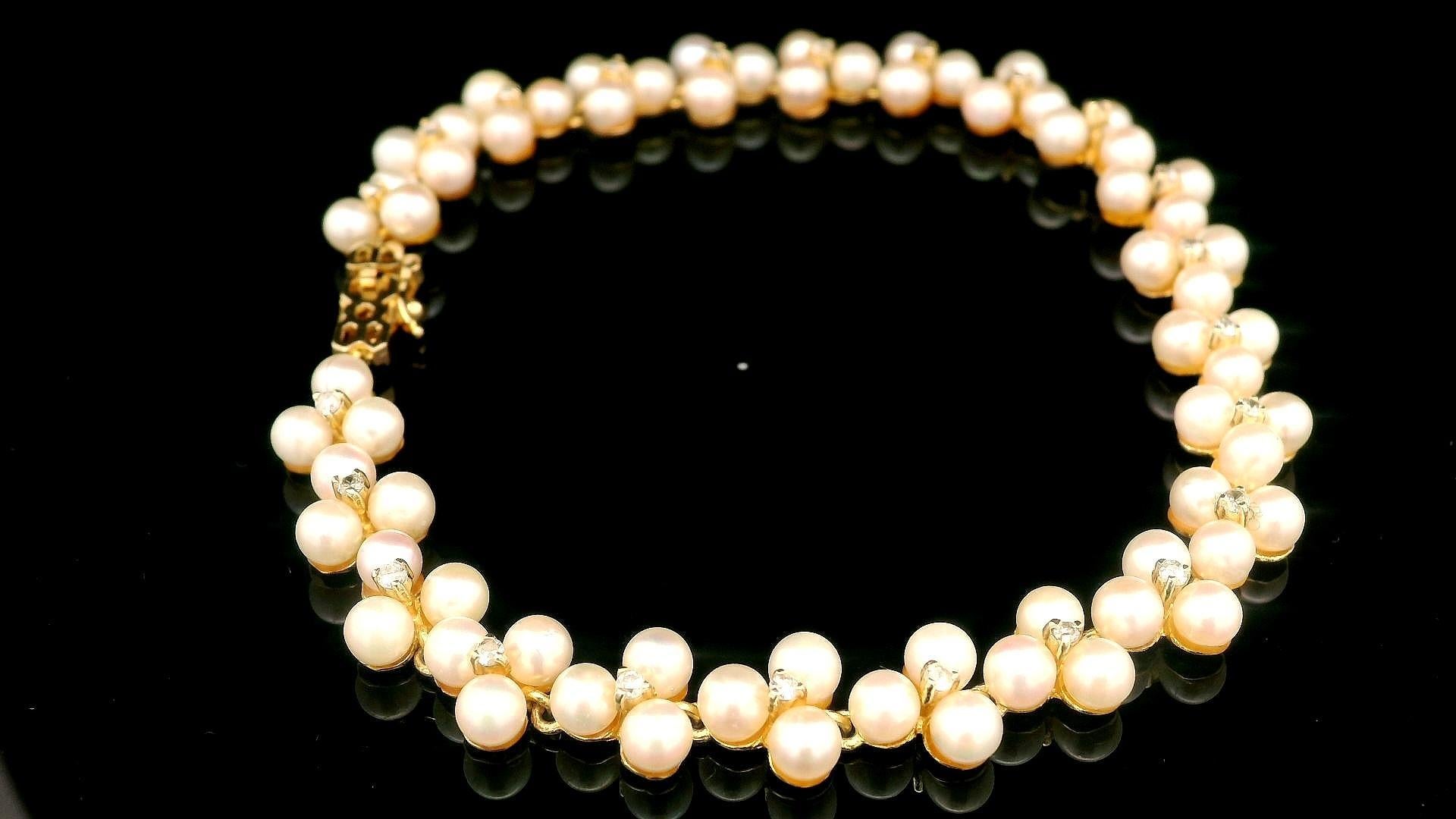 Bracelet élégant de style trèfle en or jaune 14 carats, perles et diamants de 0,10 carat en vente 5