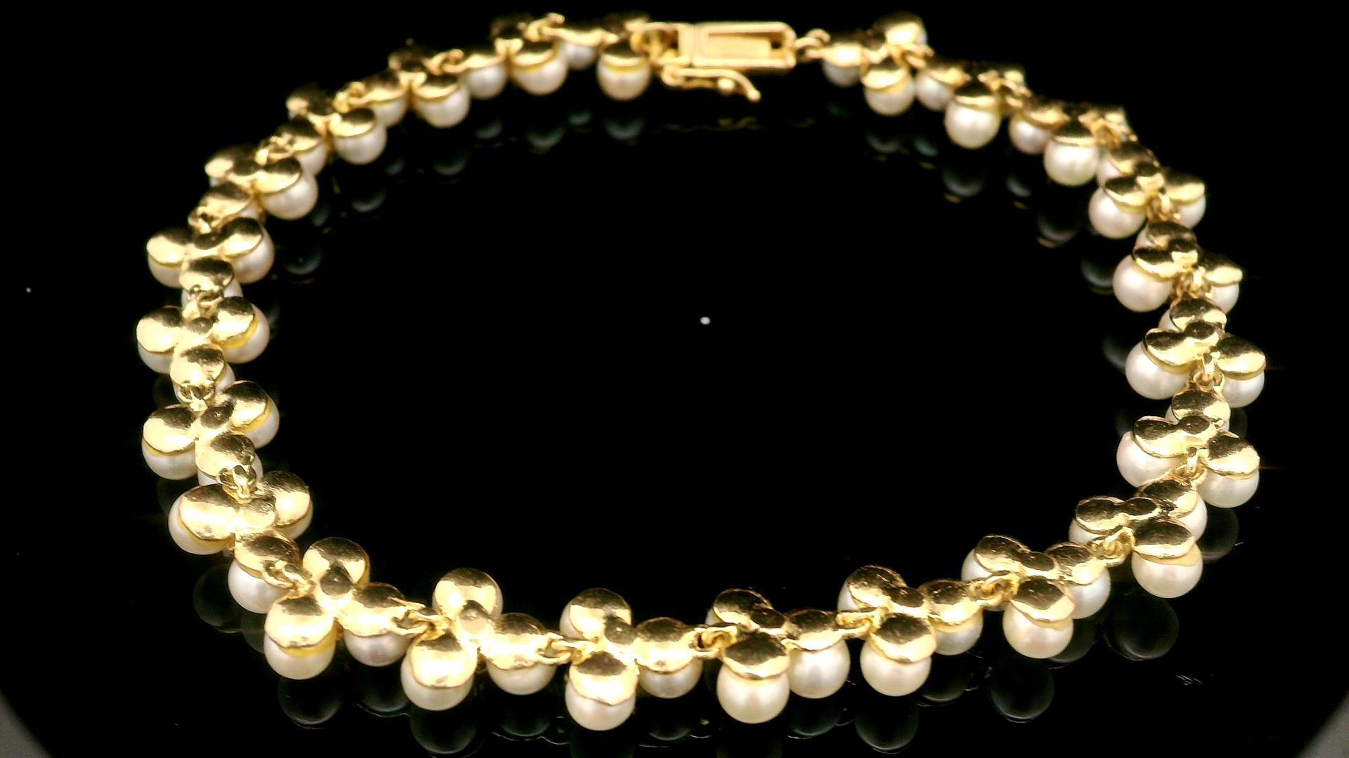 Bracelet élégant de style trèfle en or jaune 14 carats, perles et diamants de 0,10 carat Pour femmes en vente