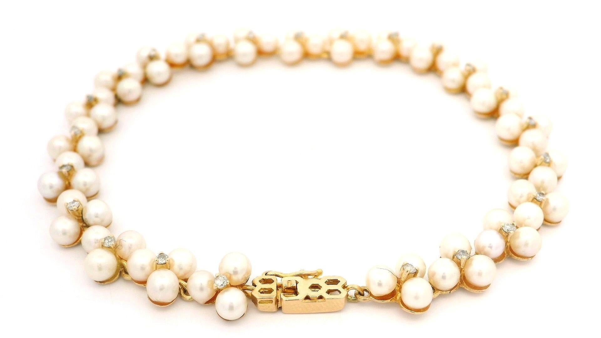 Bracelet élégant de style trèfle en or jaune 14 carats, perles et diamants de 0,10 carat en vente 2