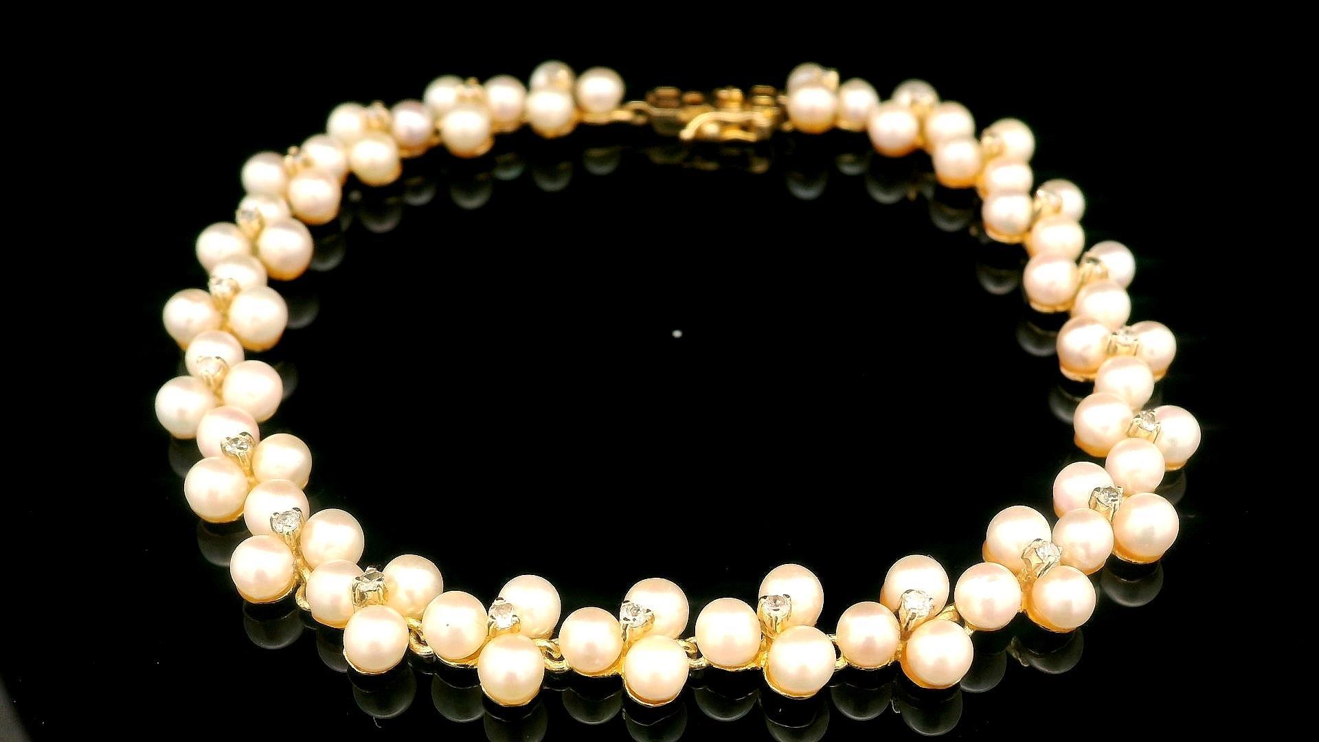 Bracelet élégant de style trèfle en or jaune 14 carats, perles et diamants de 0,10 carat en vente 4