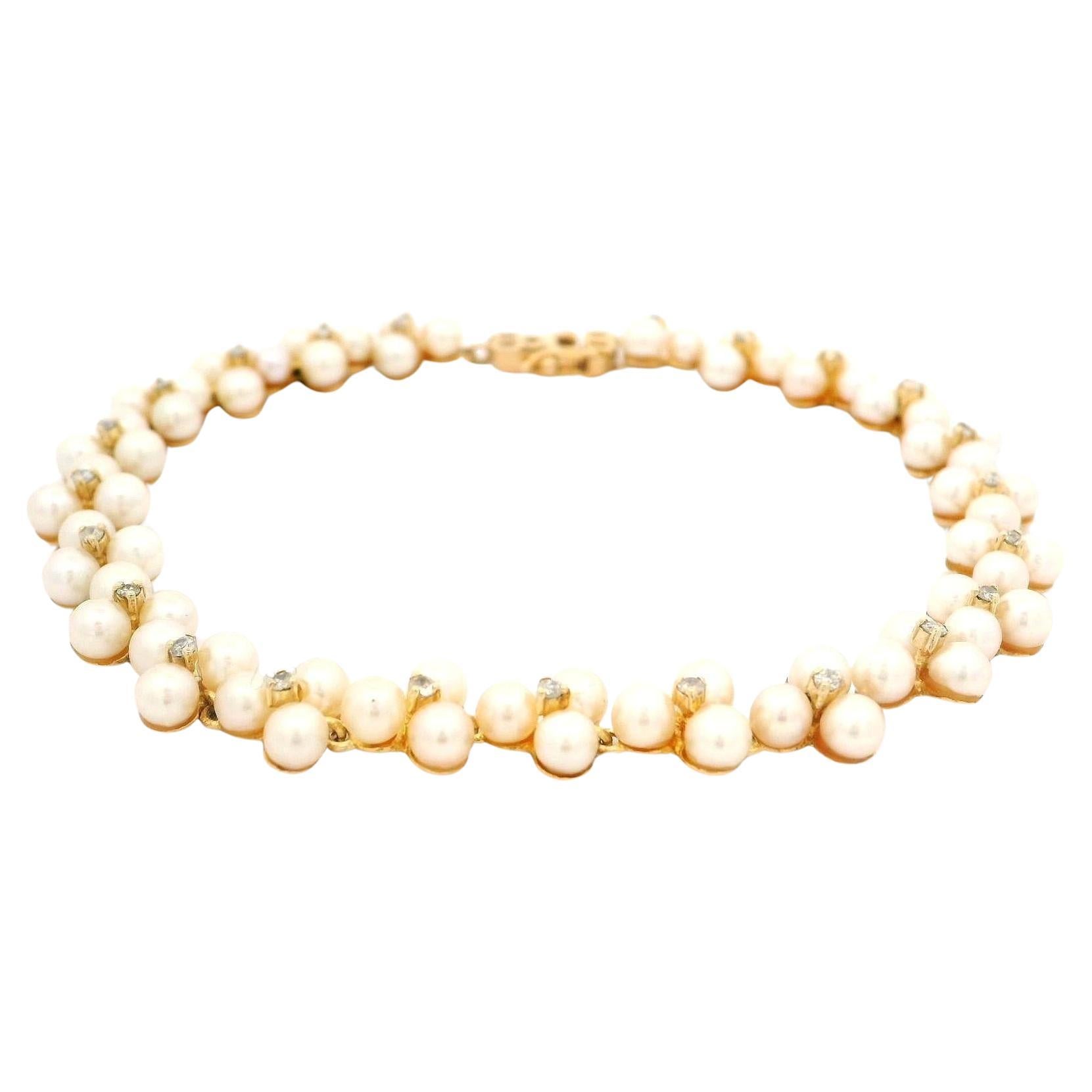 Bracelet élégant de style trèfle en or jaune 14 carats, perles et diamants de 0,10 carat en vente