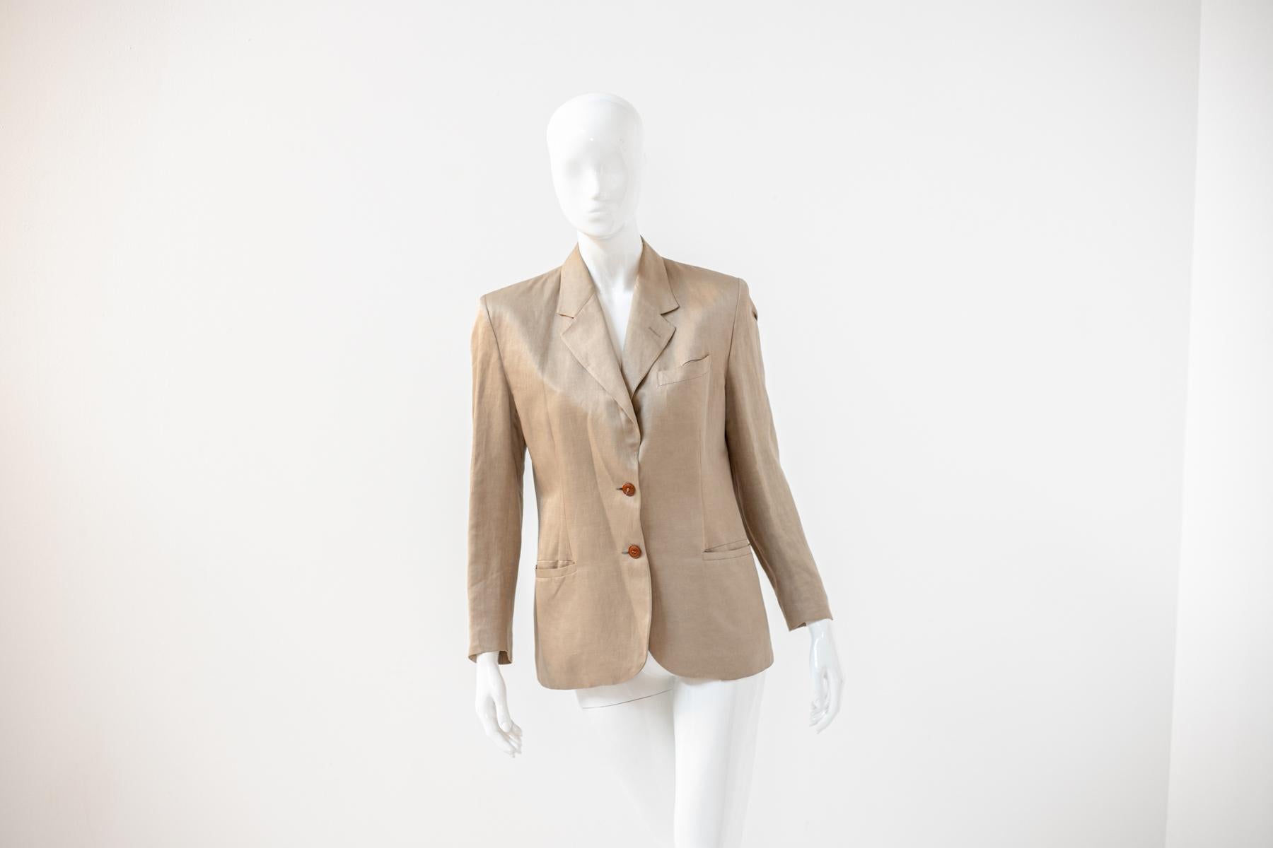 Eleganter Blazer aus champagnerfarbenem Leinen Damen im Angebot