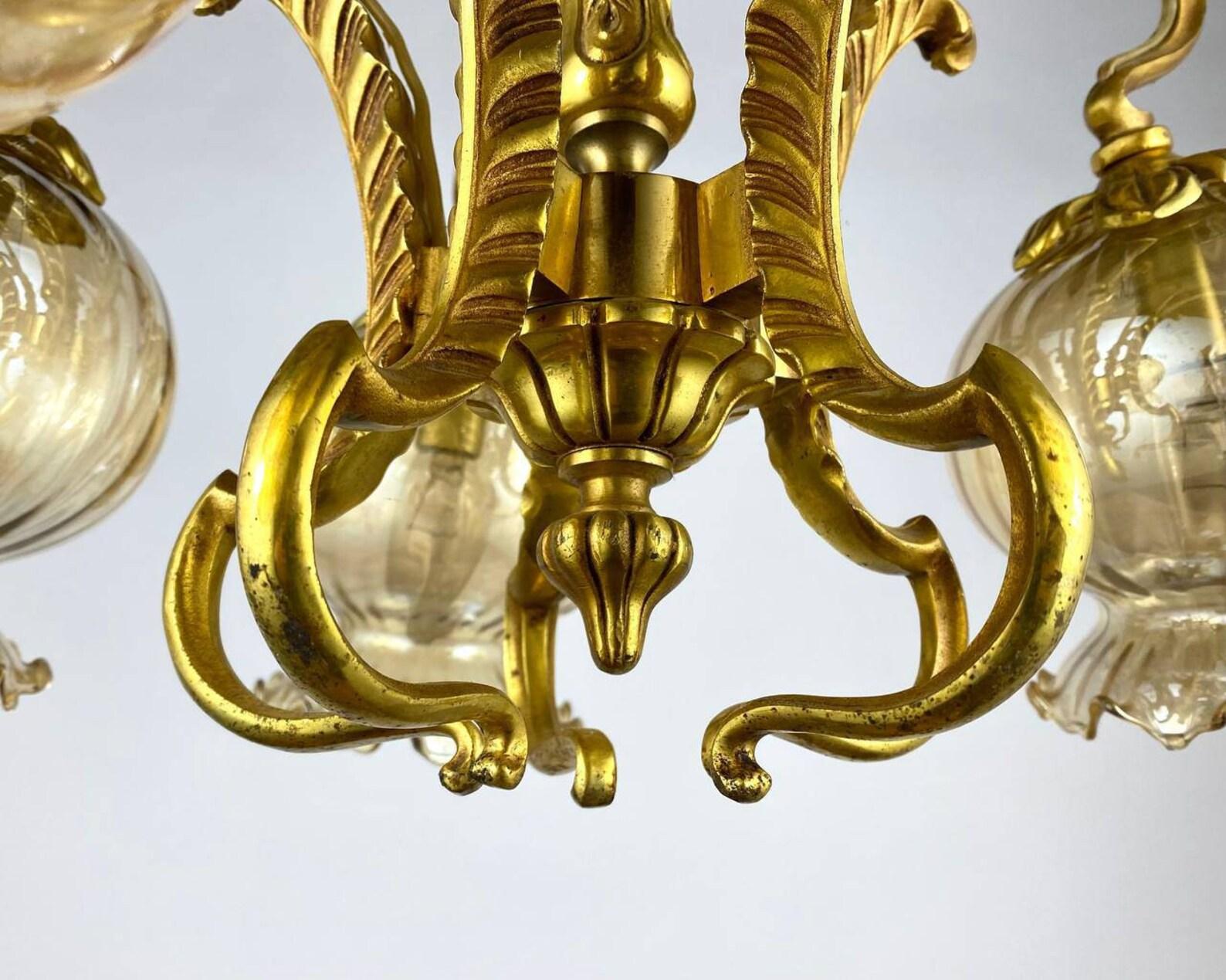 Vintage Elegant Chandelier Gilt Brass and 5 Glass Plafond Chandelier For Sale 4