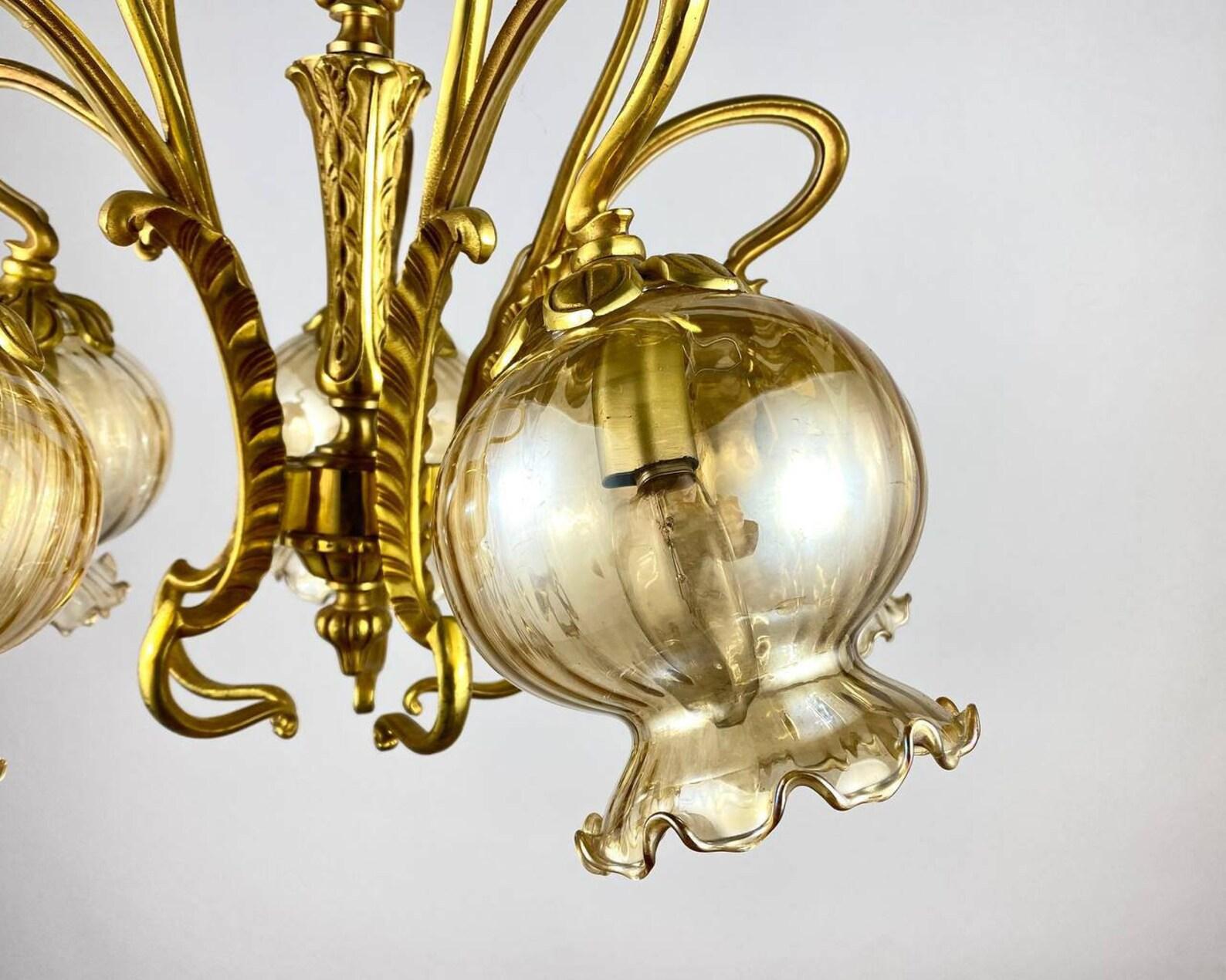 Late 20th Century Vintage Elegant Chandelier Gilt Brass and 5 Glass Plafond Chandelier For Sale