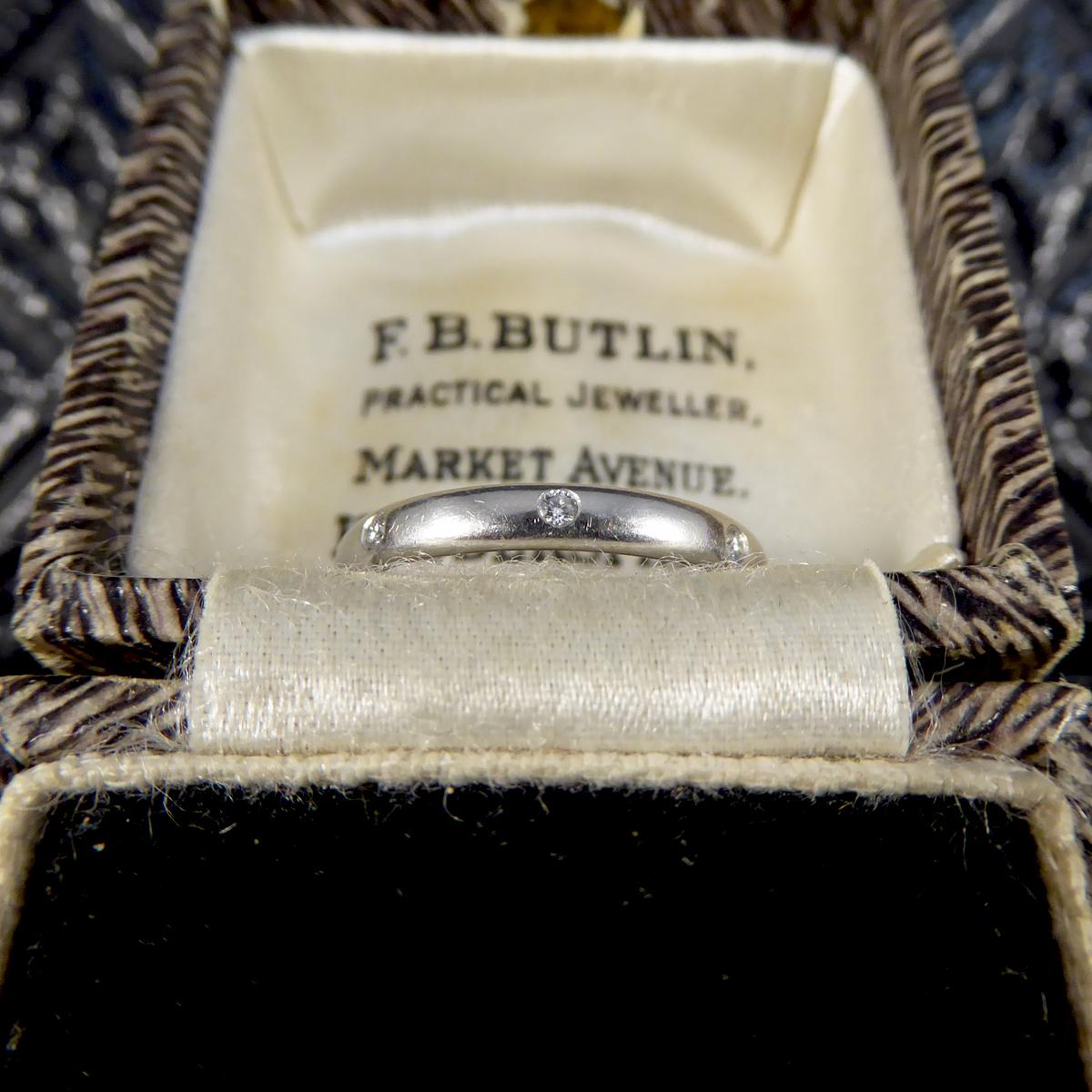 Women's or Men's Vintage Elegant Diamond Set Wedding Band Ring in Platinum