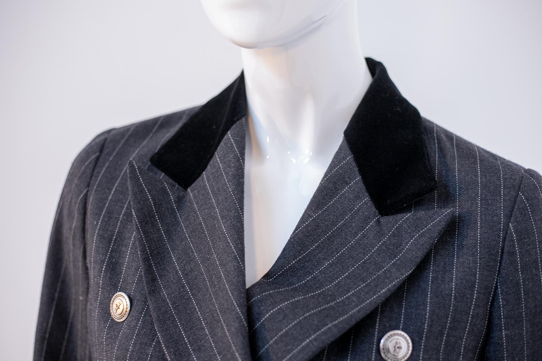Vintage Elegant Double Breasted Grey Pinstripe Blazer In Good Condition For Sale In Milano, IT