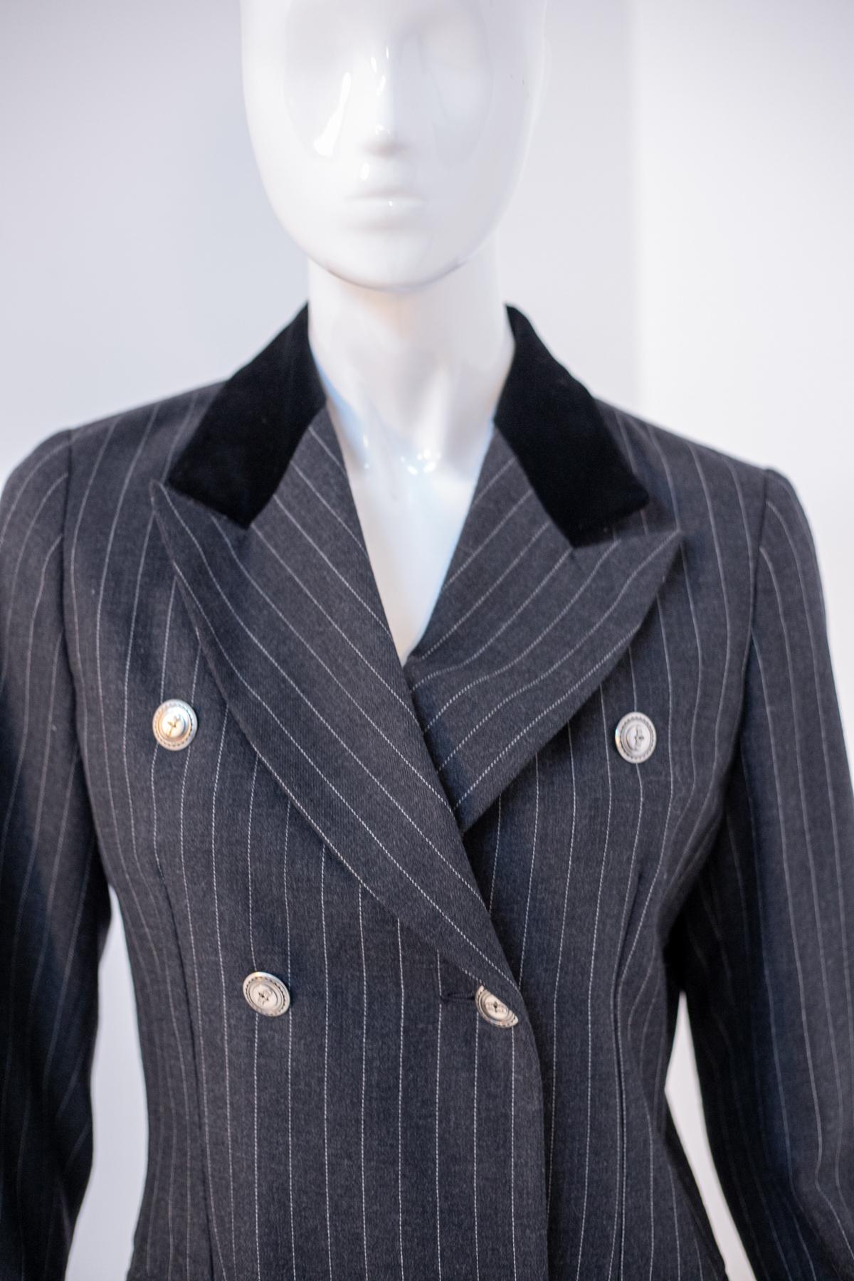 Vintage Elegant Double Breasted Grey Pinstripe Blazer For Sale 1