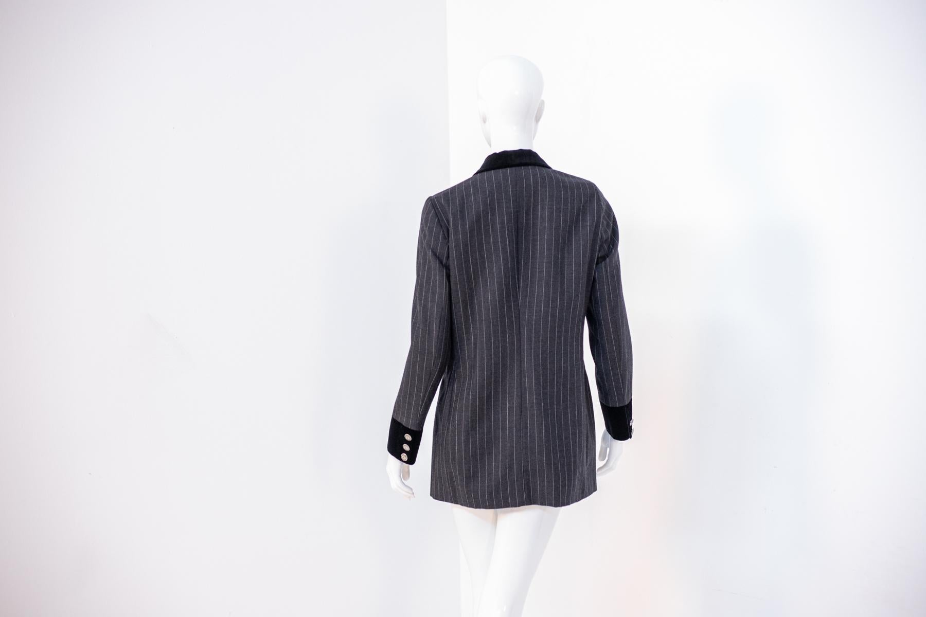 Vintage Elegant Double Breasted Grey Pinstripe Blazer For Sale 3