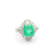 Vintage Elegant Platinum 2.41ctw Emerald & Diamond Ballerina Cocktail Ring