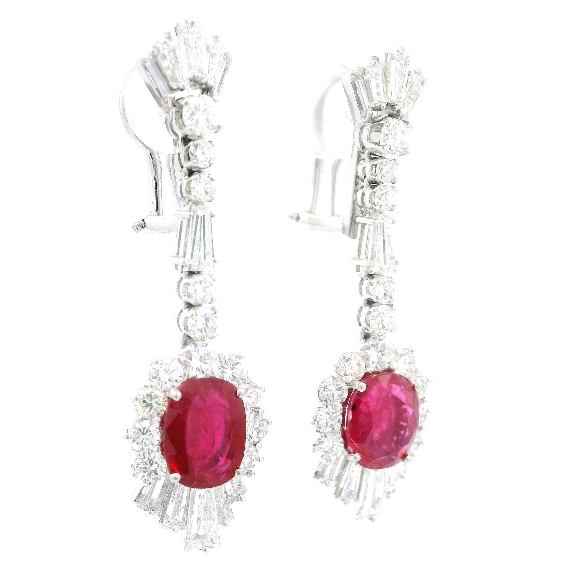 Eleganza d'epoca in platino con rubino e diamante GIA da 8,15 carati, orecchini a pendente fatti a mano In condizioni ottime in vendita a Montclair, NJ