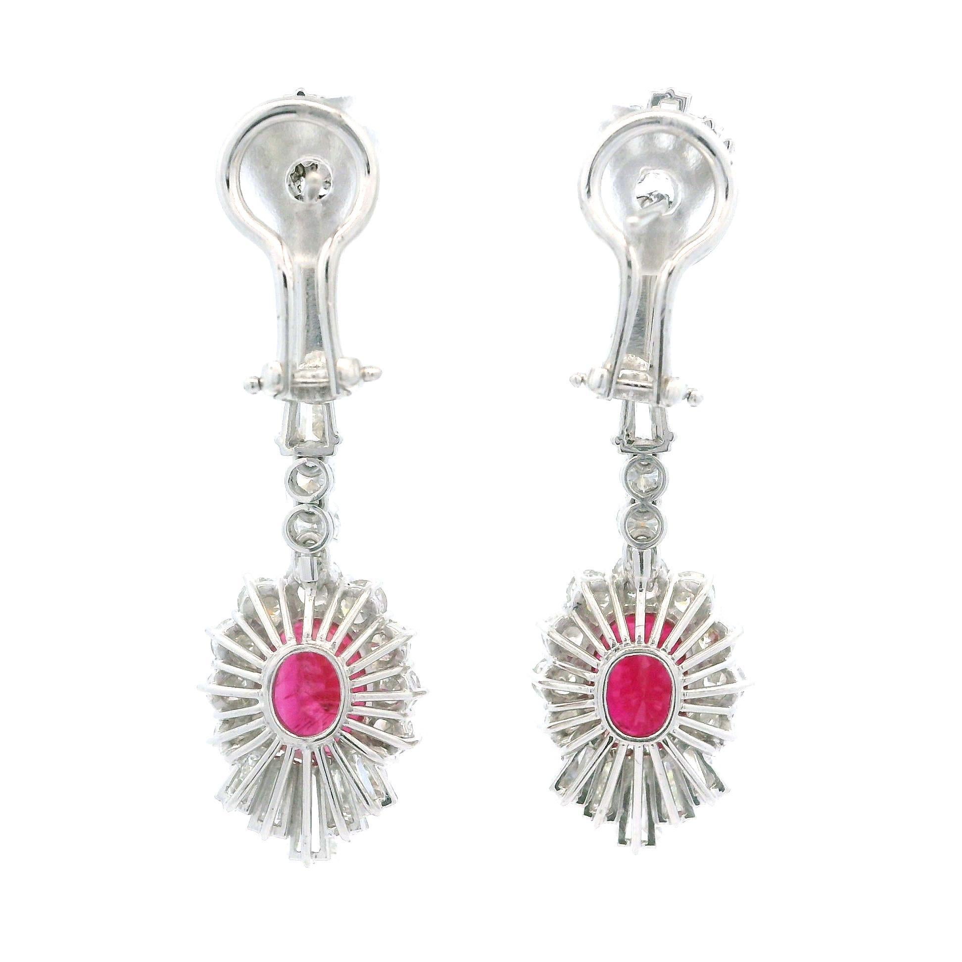 Eleganza d'epoca in platino con rubino e diamante GIA da 8,15 carati, orecchini a pendente fatti a mano in vendita 2