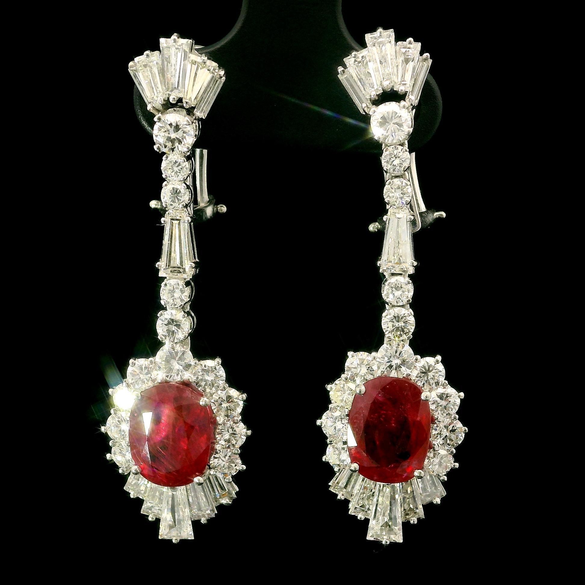 Eleganza d'epoca in platino con rubino e diamante GIA da 8,15 carati, orecchini a pendente fatti a mano in vendita 3