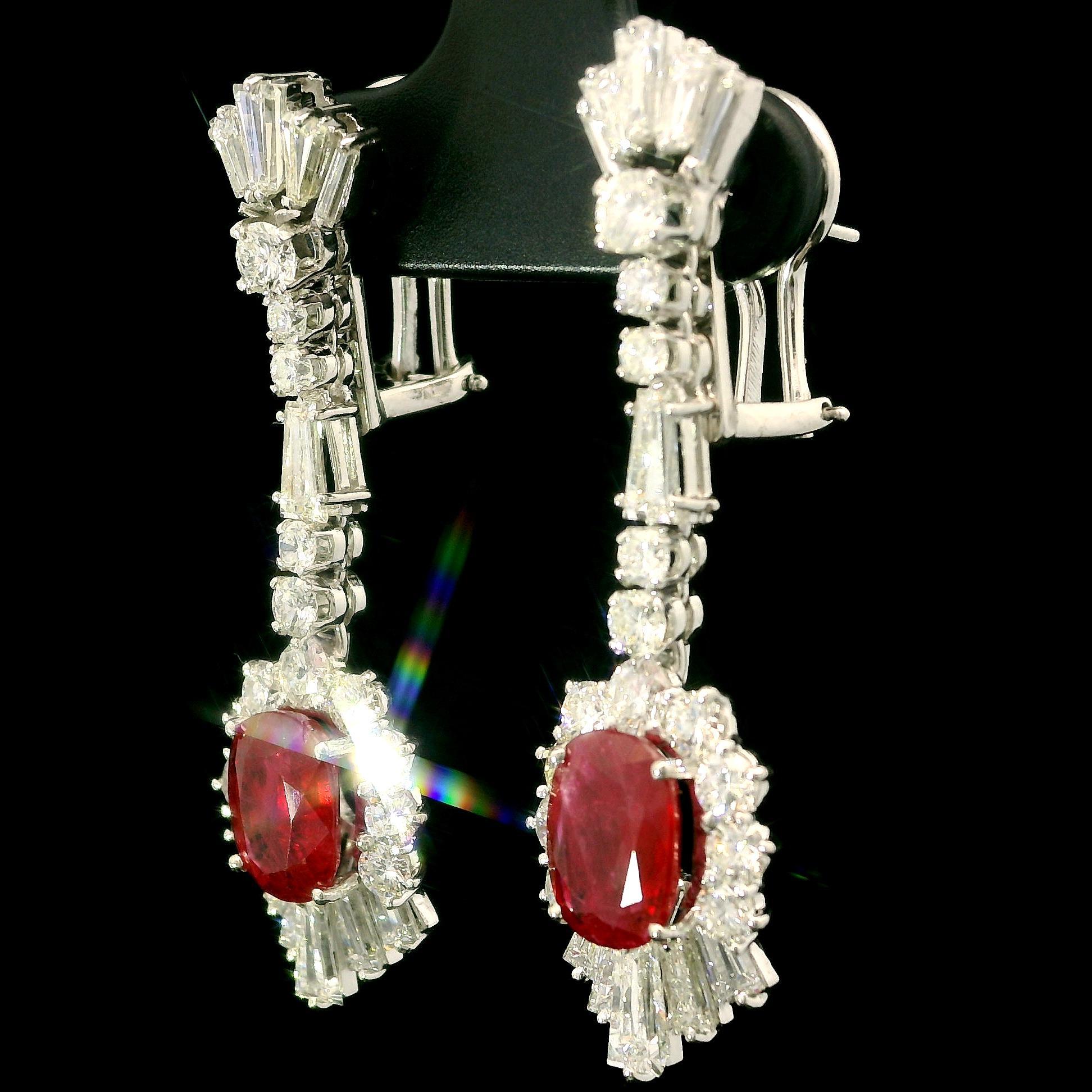 Eleganza d'epoca in platino con rubino e diamante GIA da 8,15 carati, orecchini a pendente fatti a mano in vendita 4