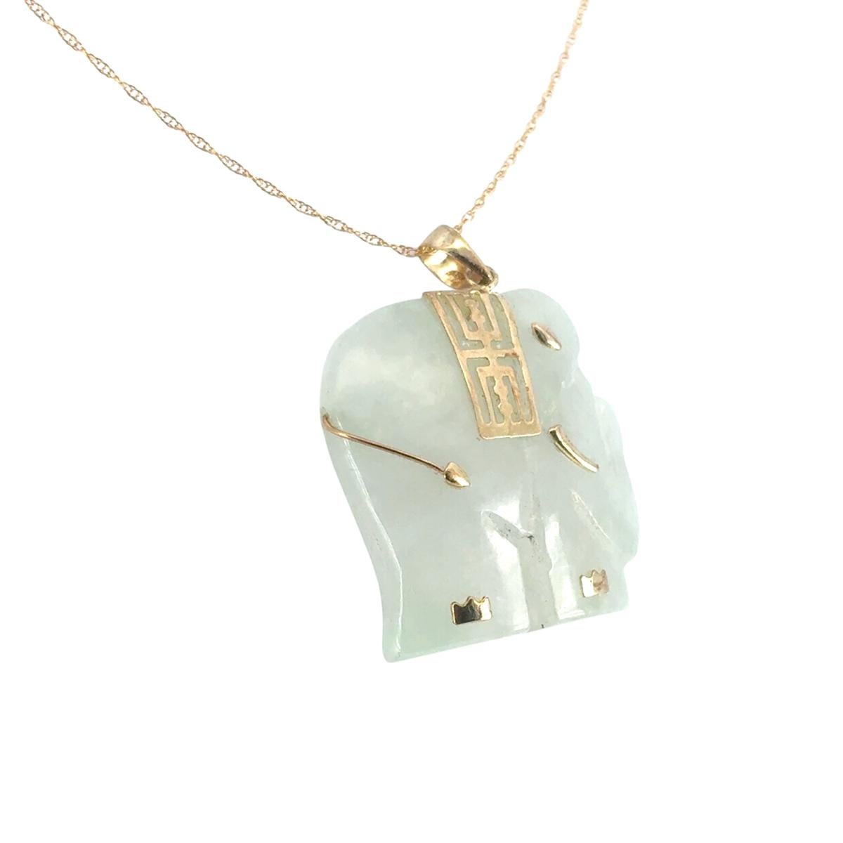 Vintage Elephant Jade Pendant on a 10k Yellow Gold Chain Necklace In Excellent Condition For Sale In Boca Raton, FL