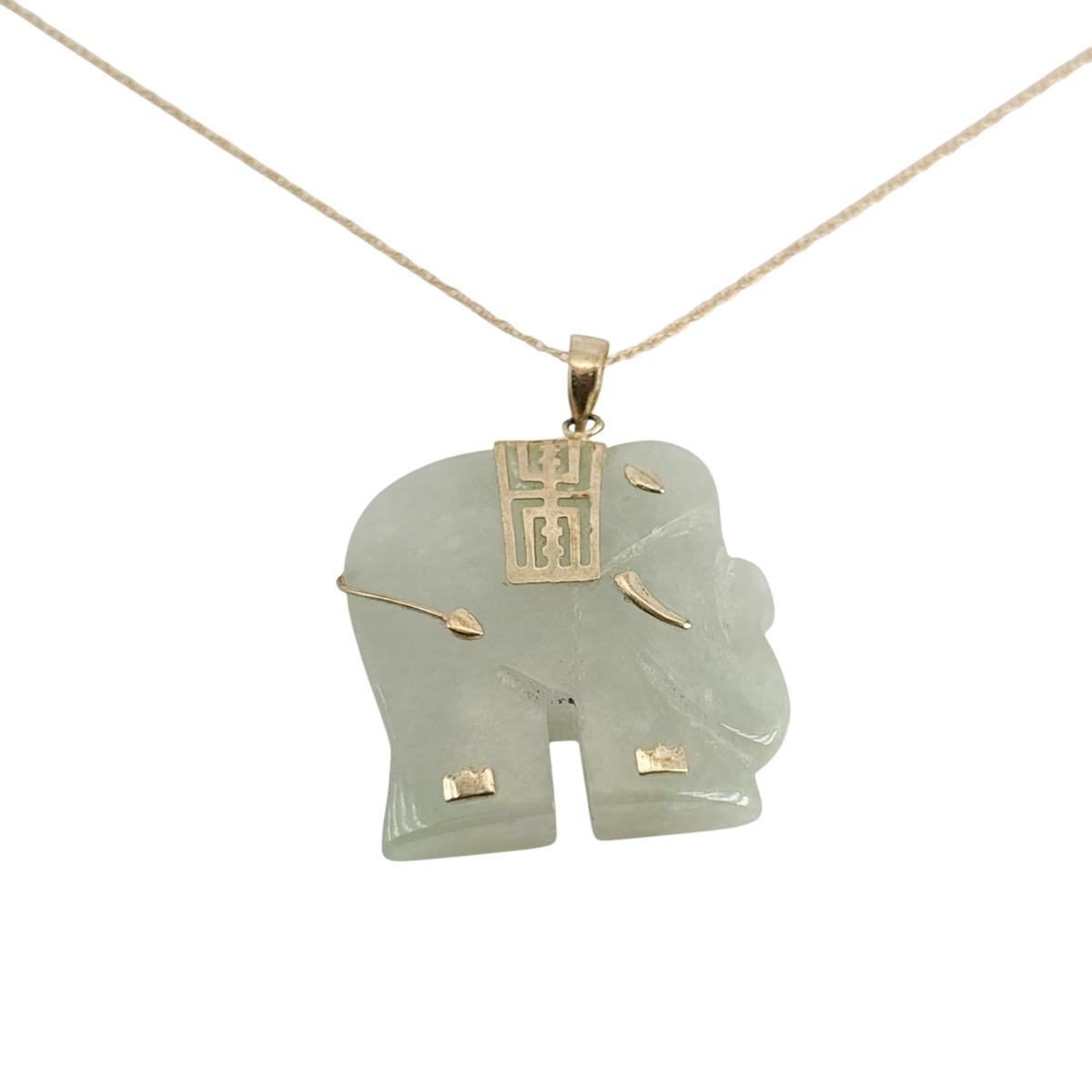 Vintage Elephant Jade Pendant on a 10k Yellow Gold Chain Necklace For Sale 1