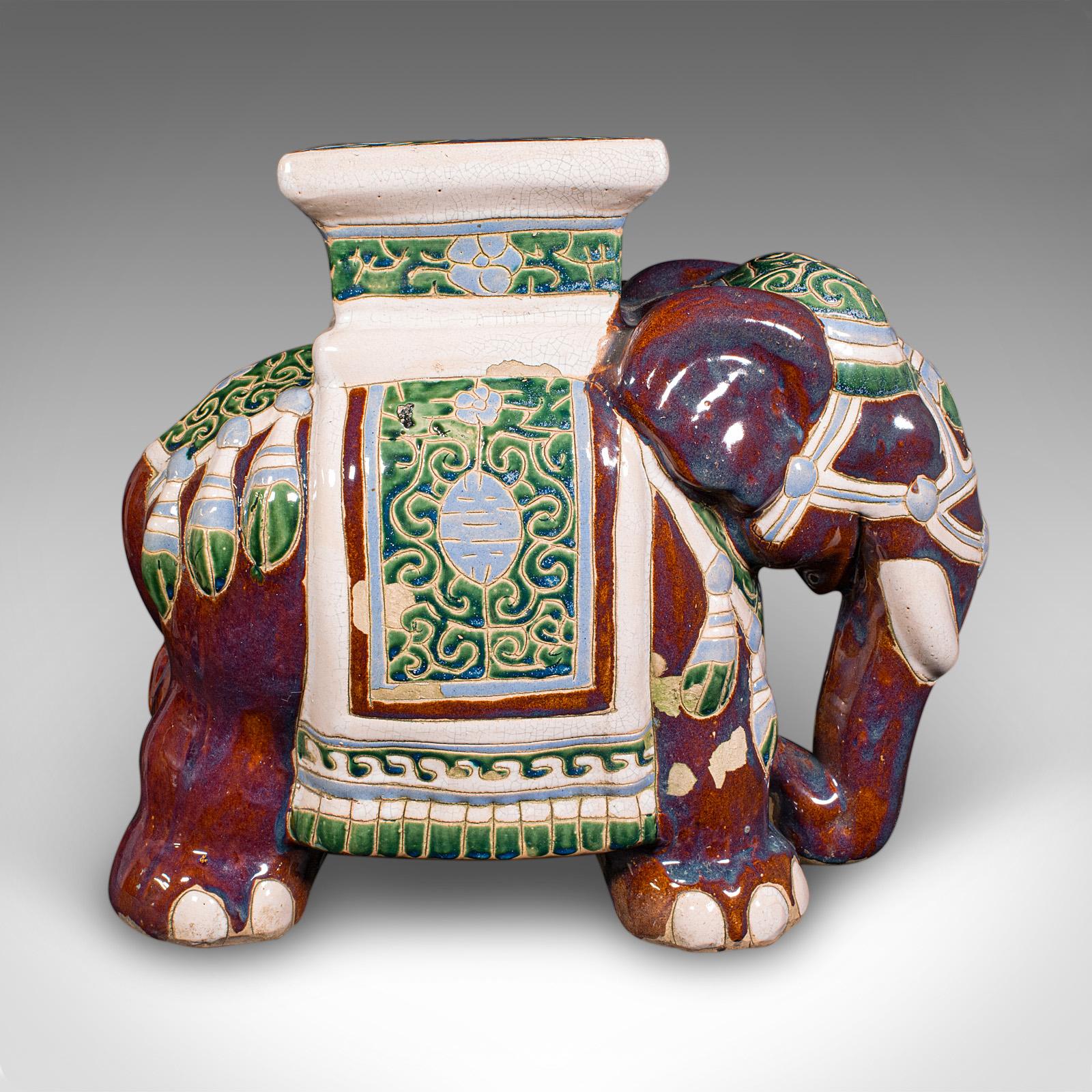 Vintage Elefant Pflanzgefäß Basis, Orientalisch, Keramik Jardiniere Stand, Mid Century (Chinesisch) im Angebot