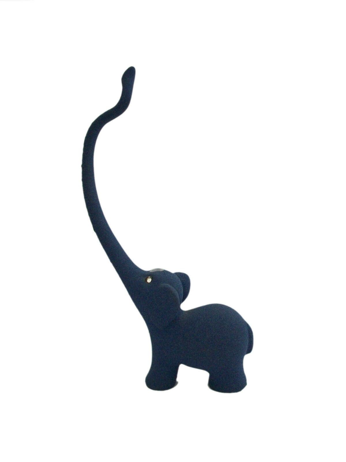 Vintage Elephant Ring Holder - Cast Metal with Powder Coat - 20th Century In Good Condition For Sale In Chatham, ON