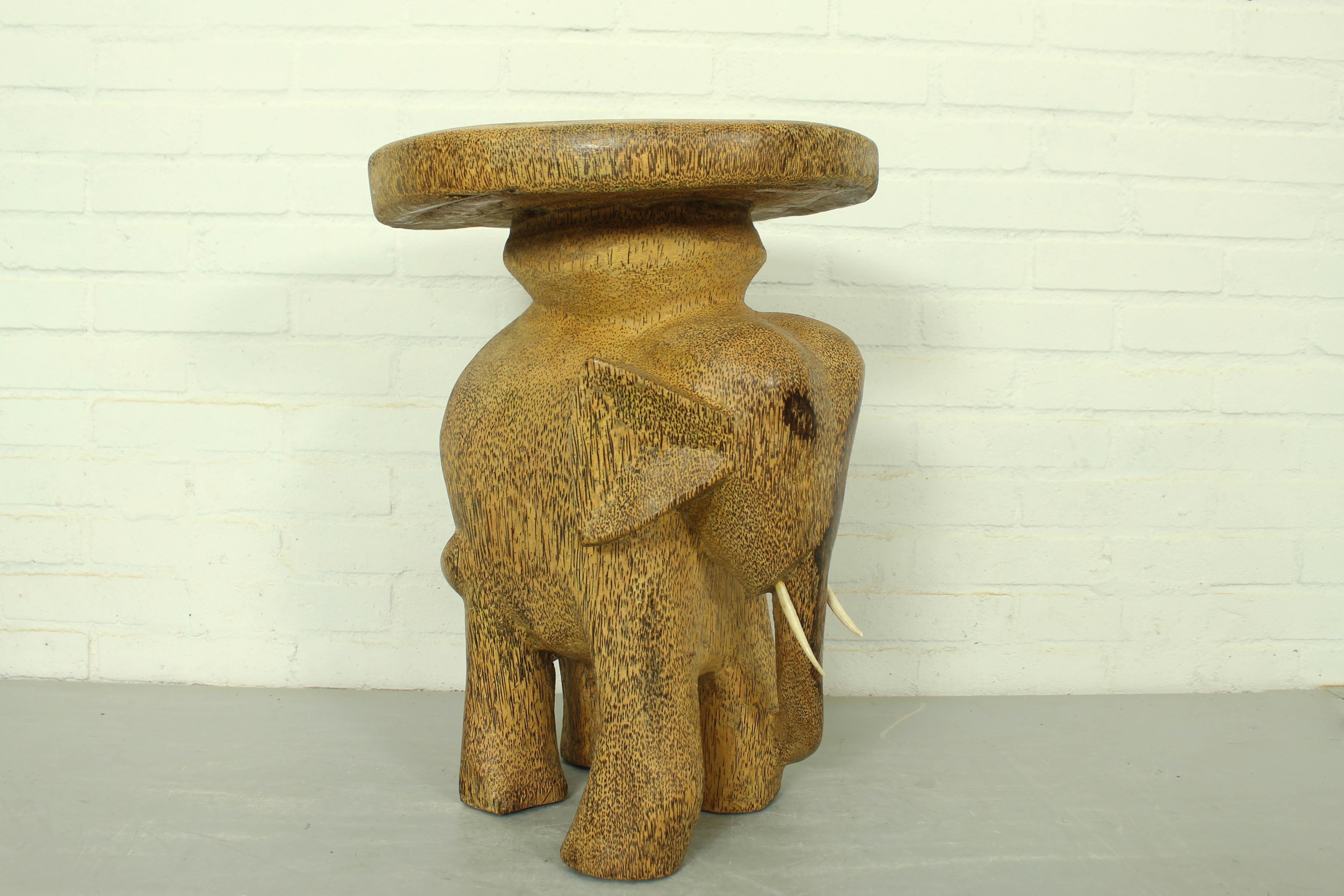 Vintage Elephant Sidetable Stool Plant Stand in Palmwood, 1960s In Good Condition For Sale In Appeltern, Gelderland