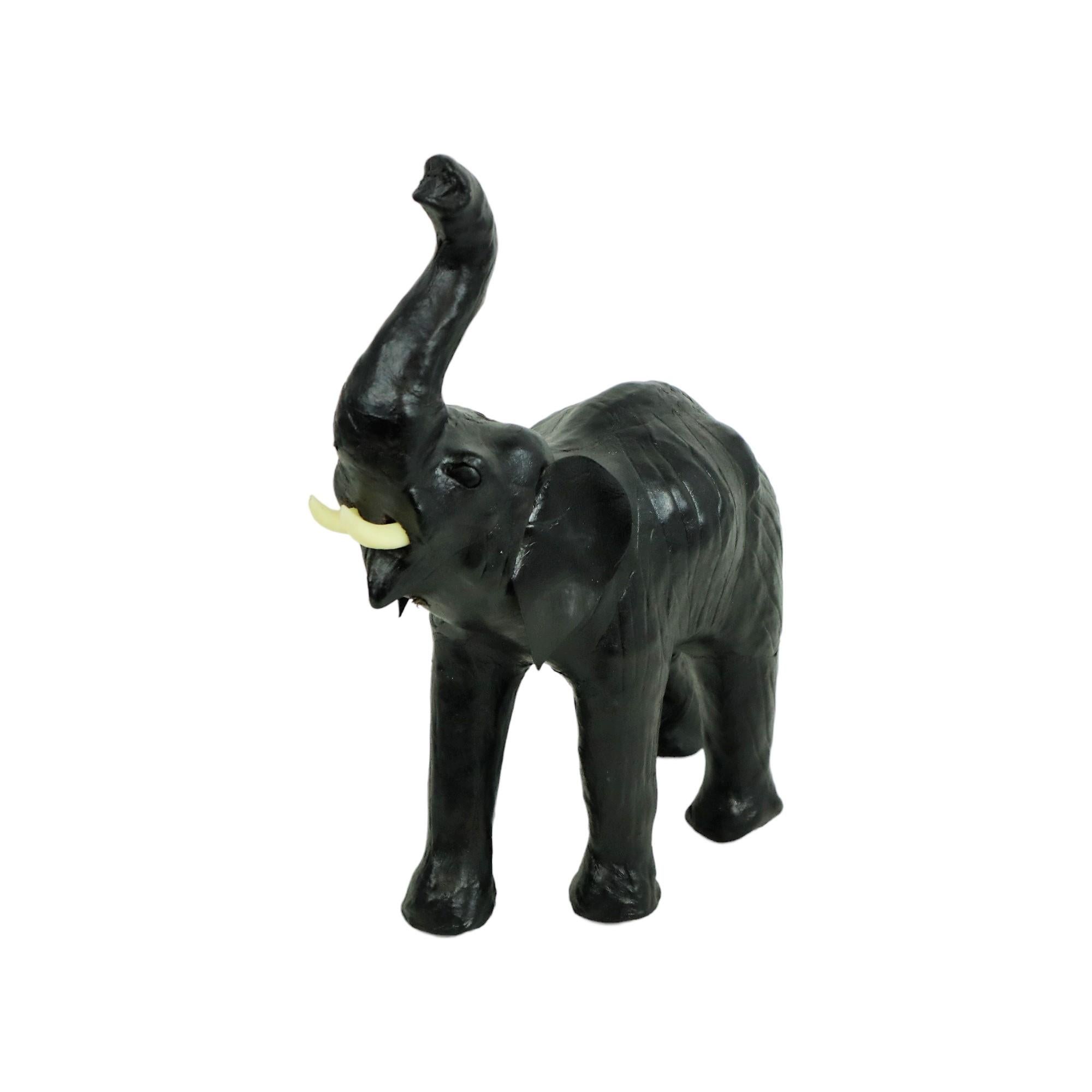 Elefante d'epoca con zanne in cartapesta e scultura in cuoio In condizioni buone in vendita a Poperinge, BE