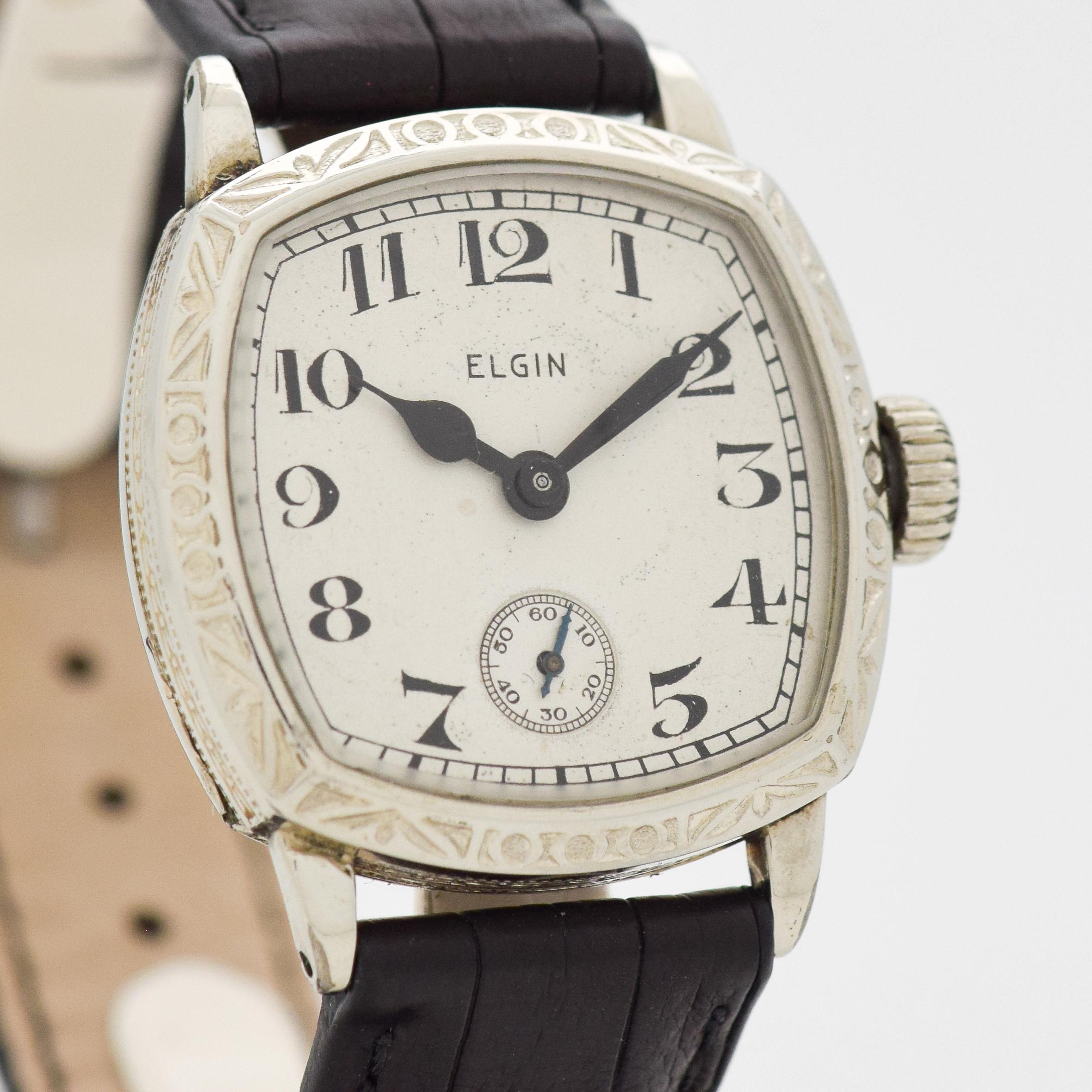1929 Vintage Elgin wristwatch. 14K White Gold filled, cushion-style case. Powered by a 7-jewel, manual caliber 462 movement. 30mm x 36mm lug to lug (1.18 in. x 1.42 in.) - Equipped with a black-colored Matte Alligator watch strap.