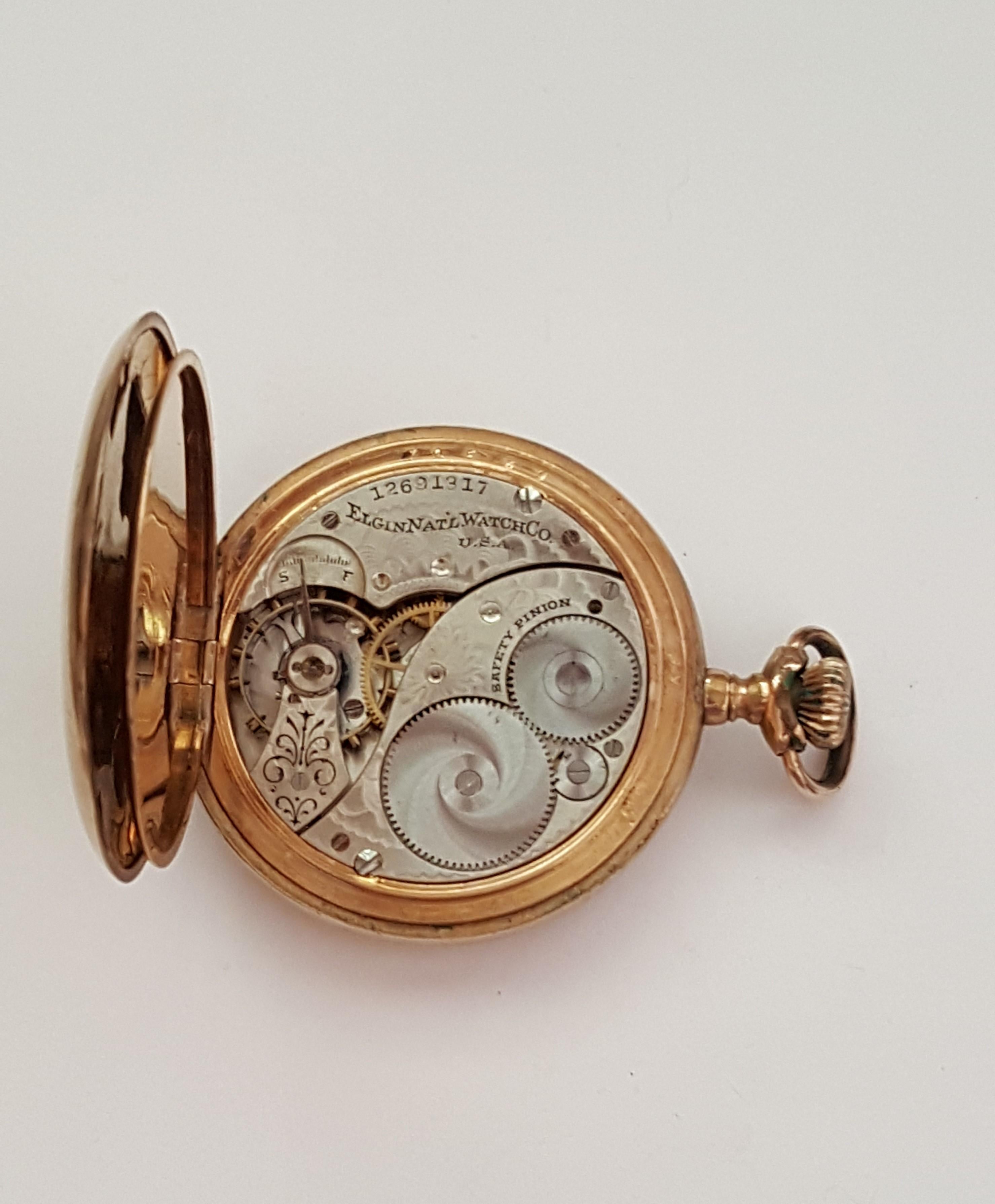 Vintage Elgin Gold Plated Pocket Watch, Year 1907, Floral Bird Case, 7 Jewel, Size 12s, Hunting, Model 2, Grade 301, Very Good Condition, 46mm case, Off-white face with black Roman Numerals.

Currently this watch is not working. This watch has not