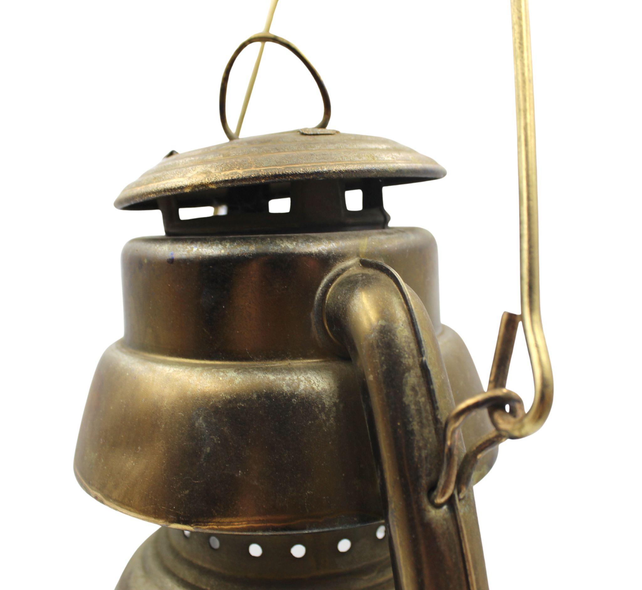 antique kerosene lanterns
