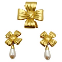 Vintage Elizabeth Arden Bow Brooch & Earrings 1980s