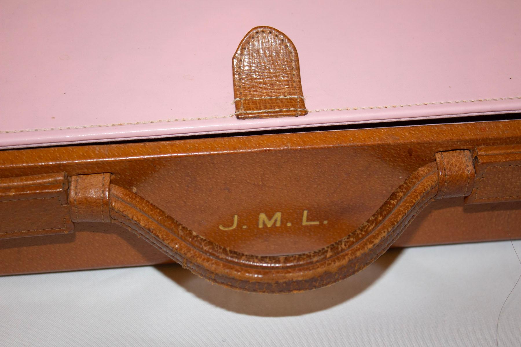 Vintage Elizabeth Arden Leather Beauty Case. For Sale 1