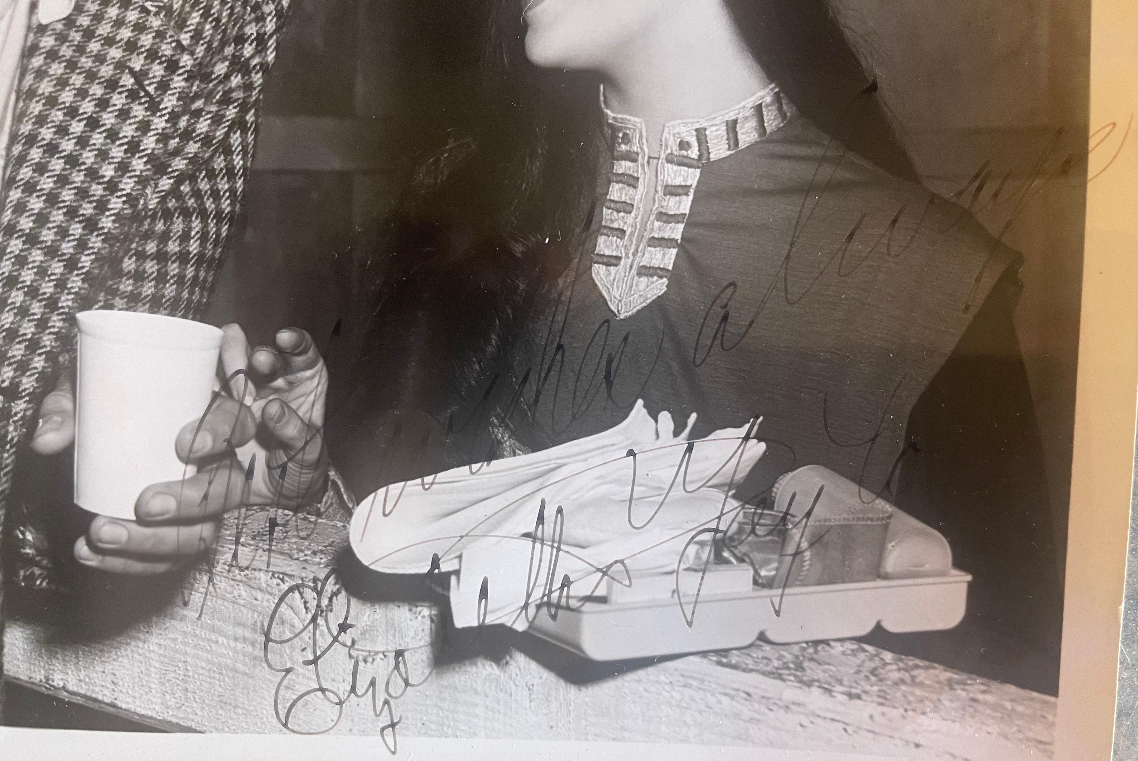 Elizabeth Taylor signierte Vintage-Fotografie (Papier) im Angebot