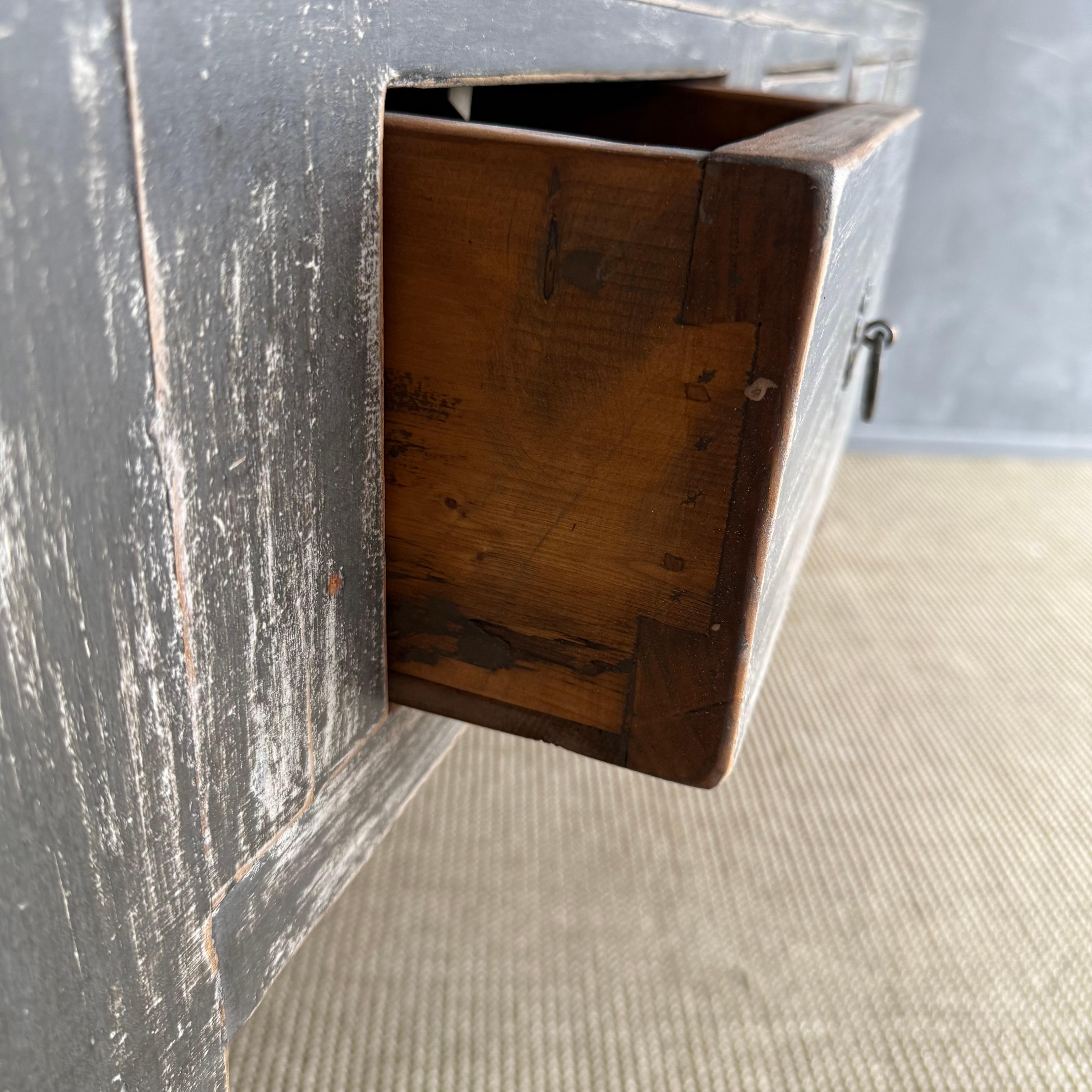 Vintage Elm Console with Patina Finish and 4 Drawers For Sale 5