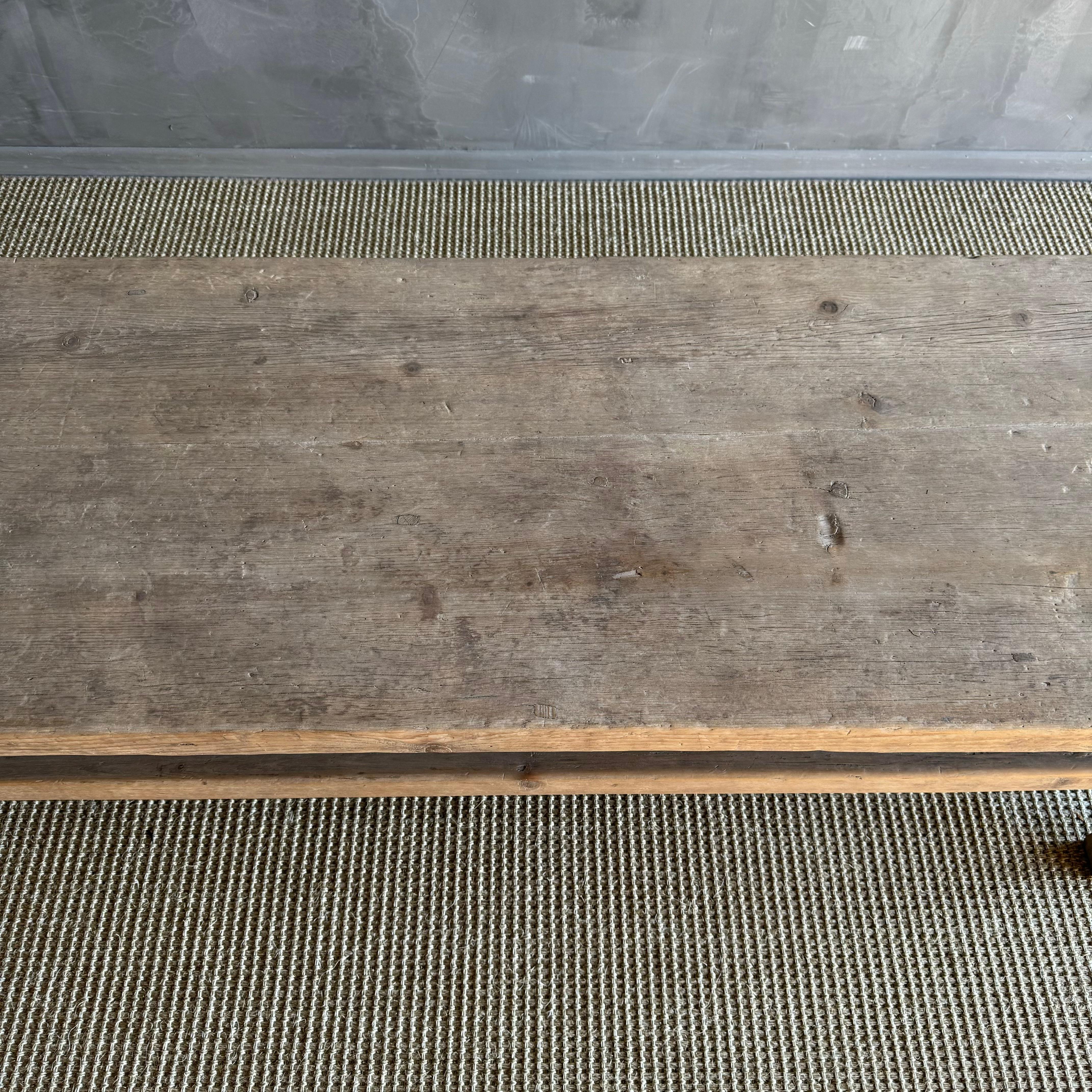Tavolino in legno d'olmo vintage da 66