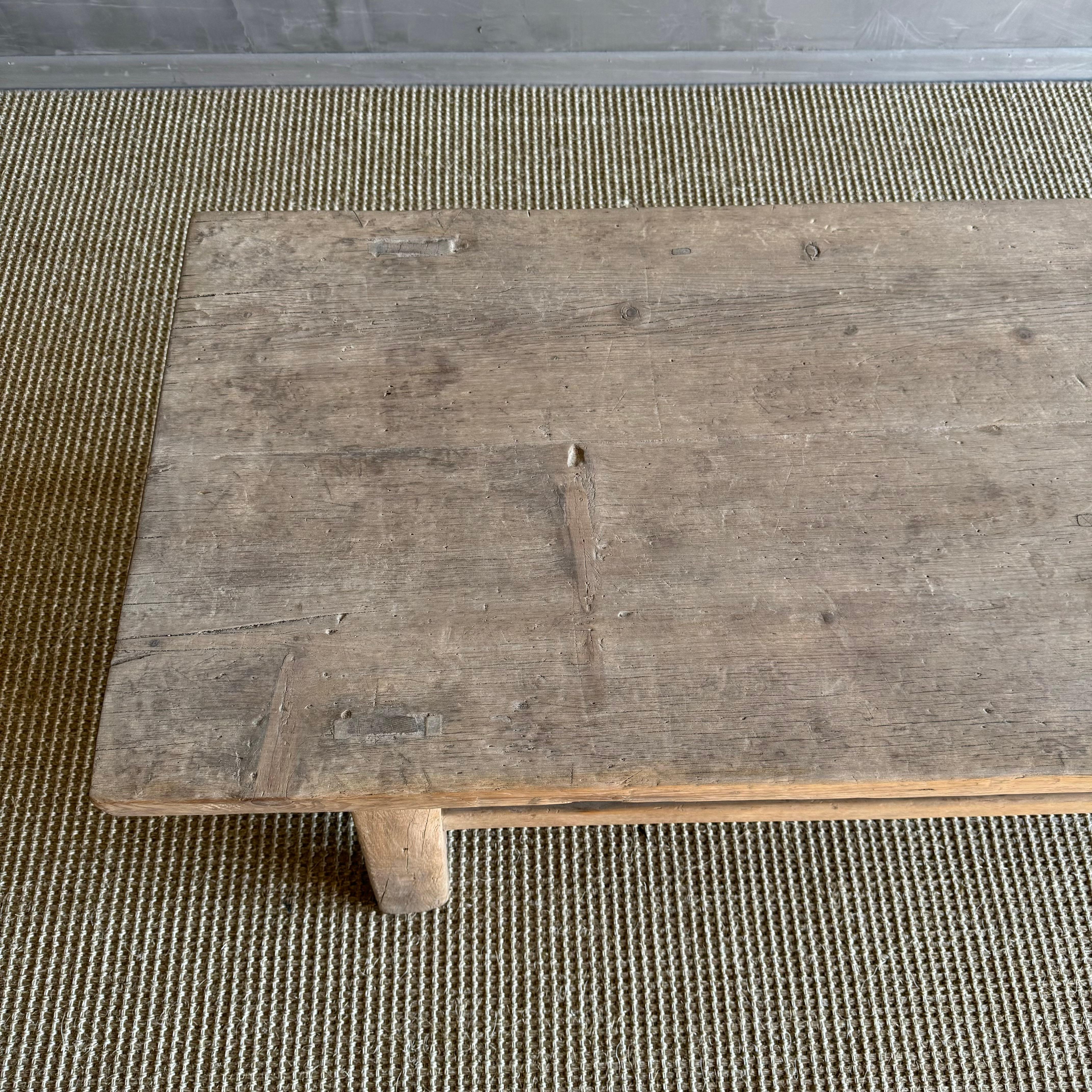 Tavolino in legno d'olmo vintage da 66