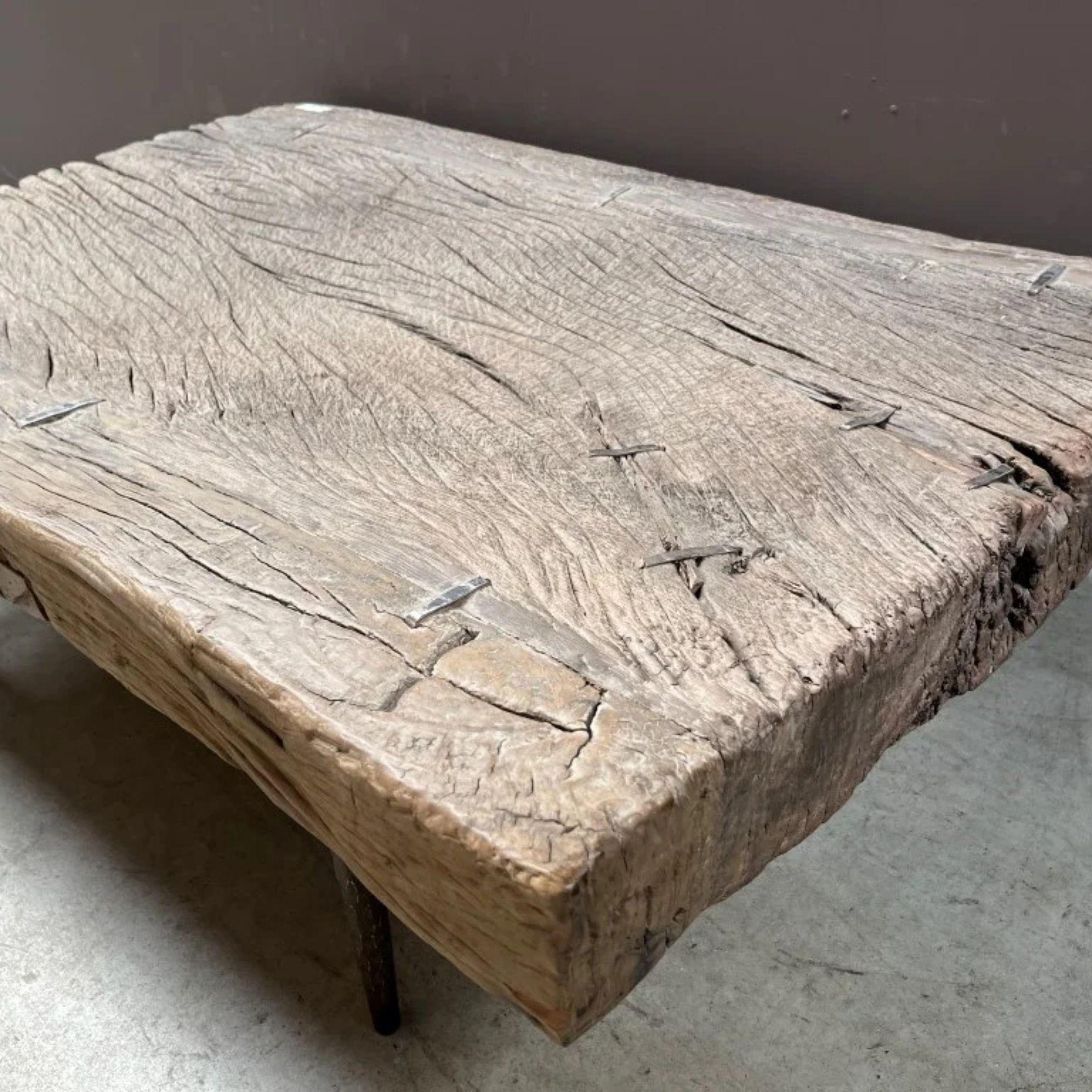 Métal Table basse vintage en bois d'orme, Asie, début du 20e siècle en vente