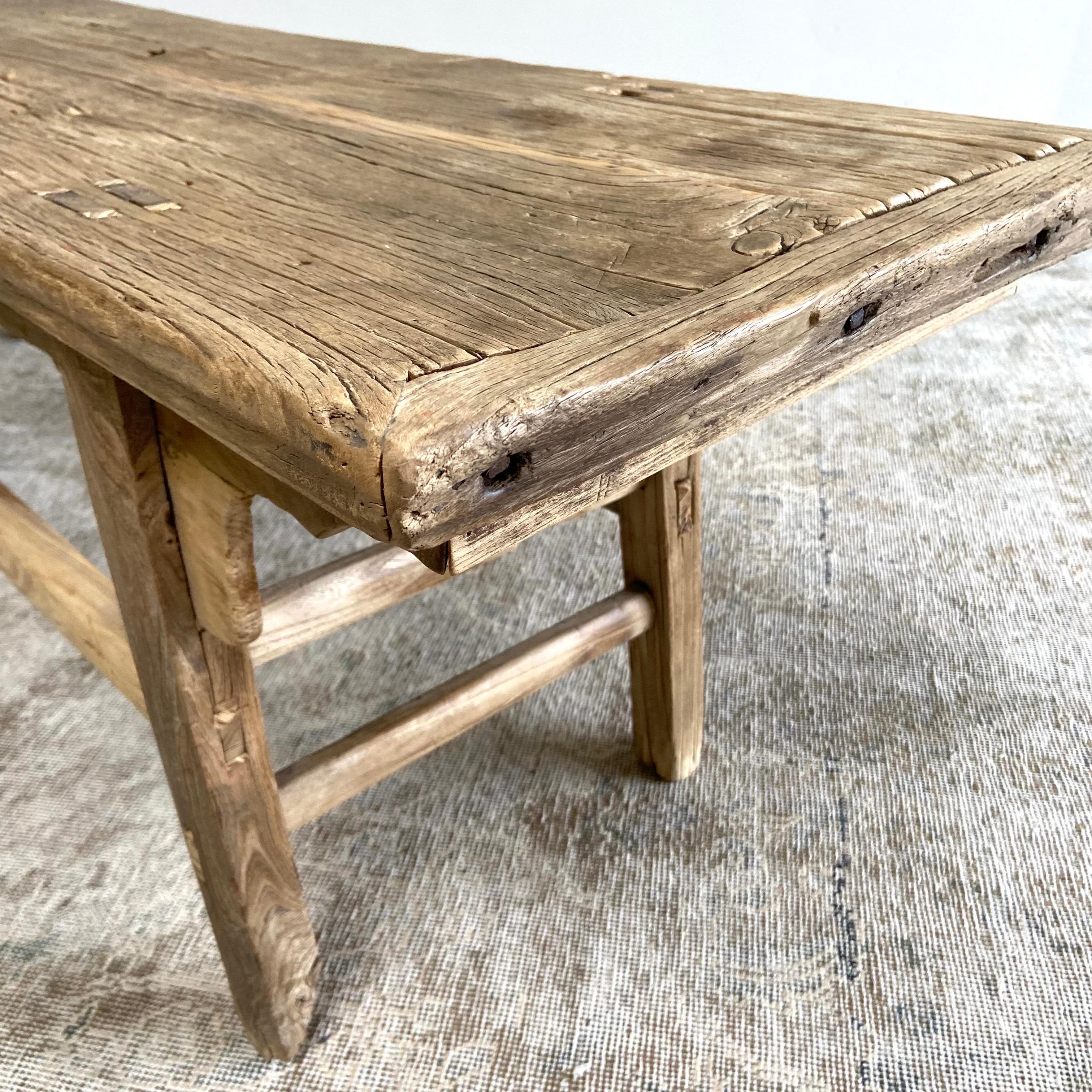 Vieille table basse ou banc en bois d'orme-72″. en vente 6