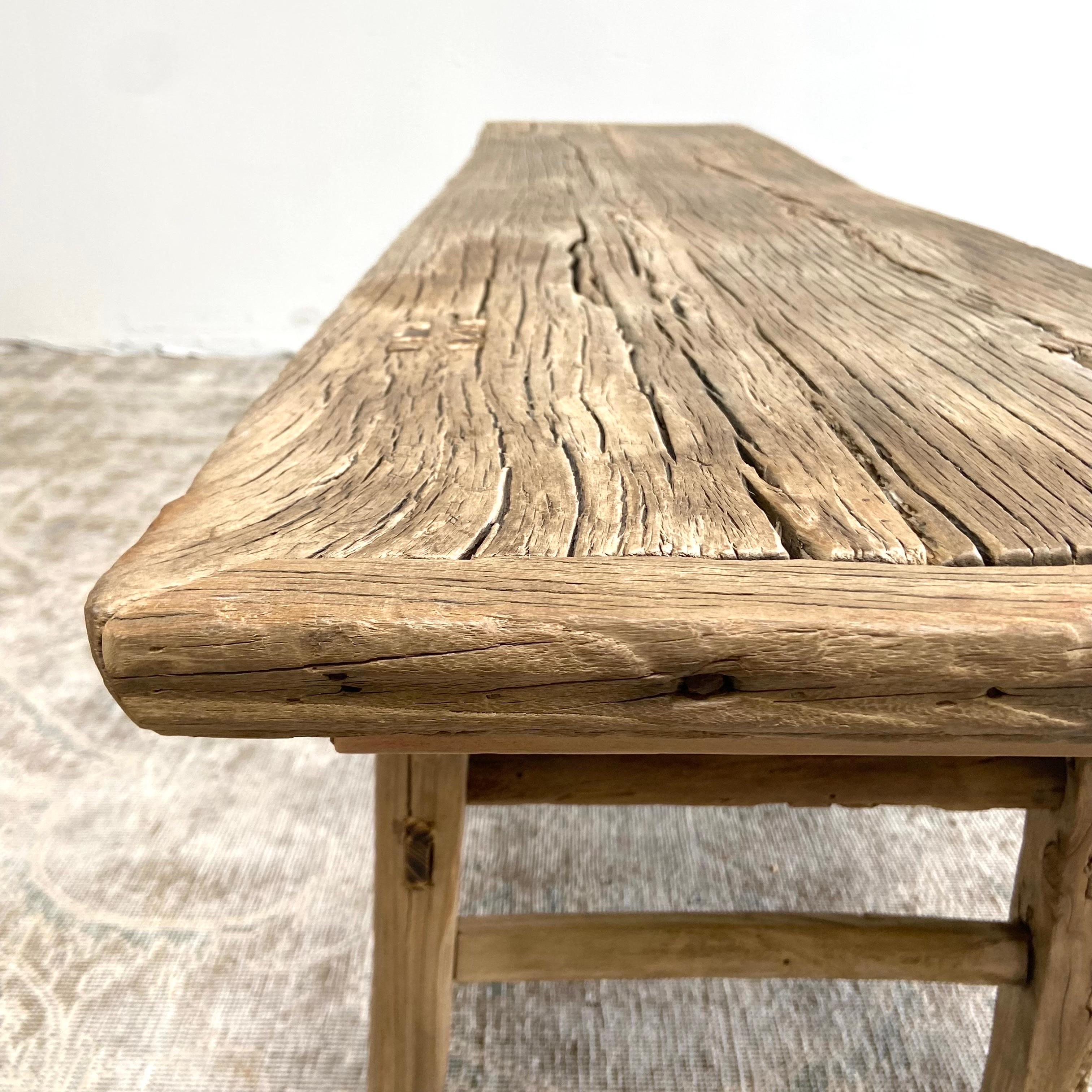 Orme Vieille table basse ou banc en bois d'orme-72″. en vente