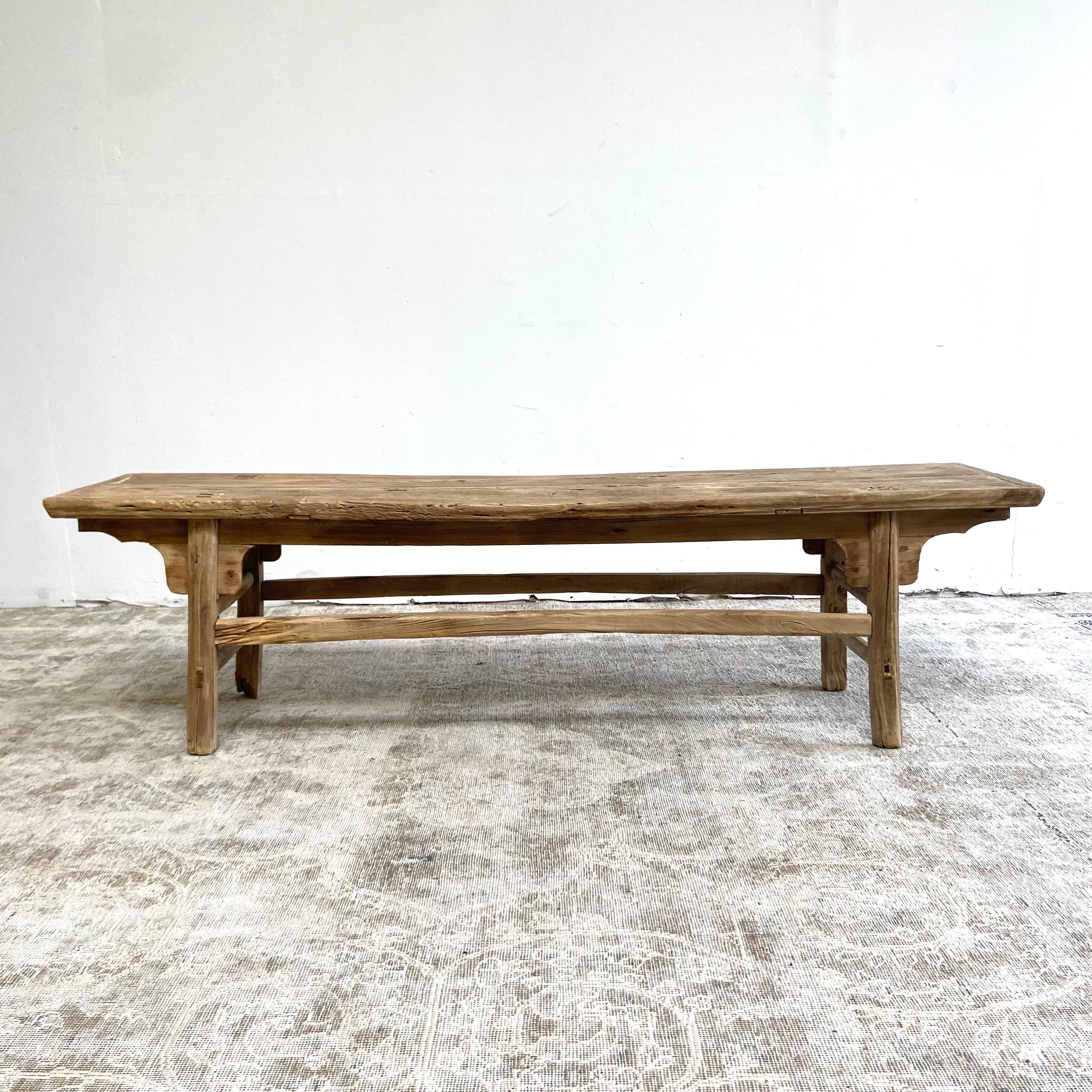 Vieille table basse ou banc en bois d'orme-72″. en vente 1